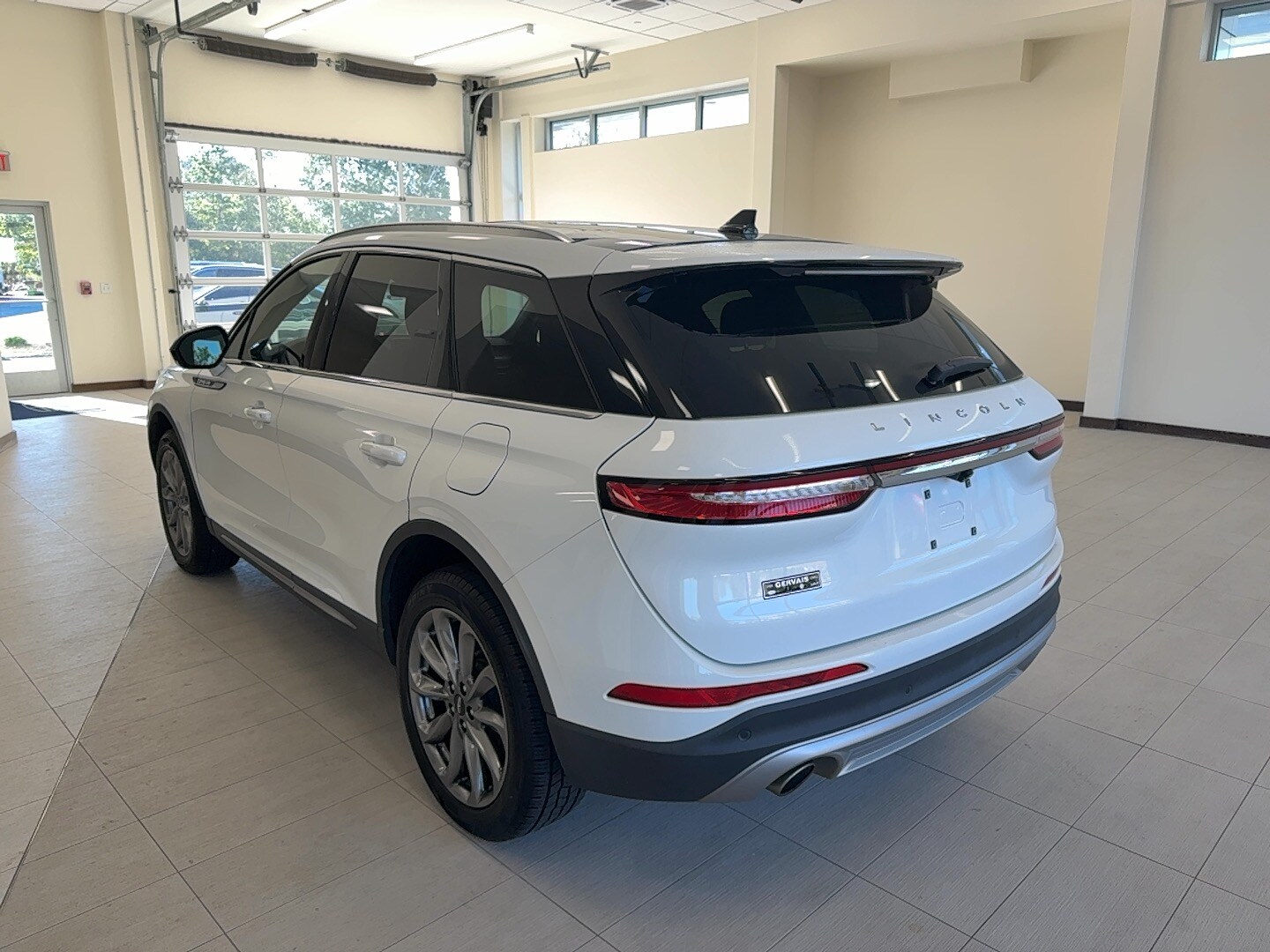 2021 Lincoln Corsair Standard photo 4