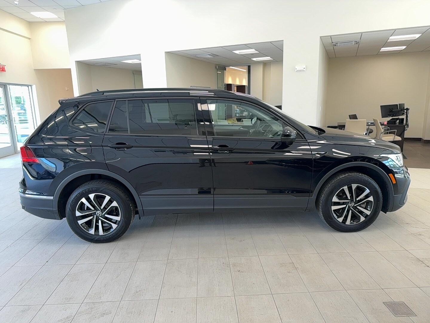 2022 Volkswagen Tiguan S photo 4