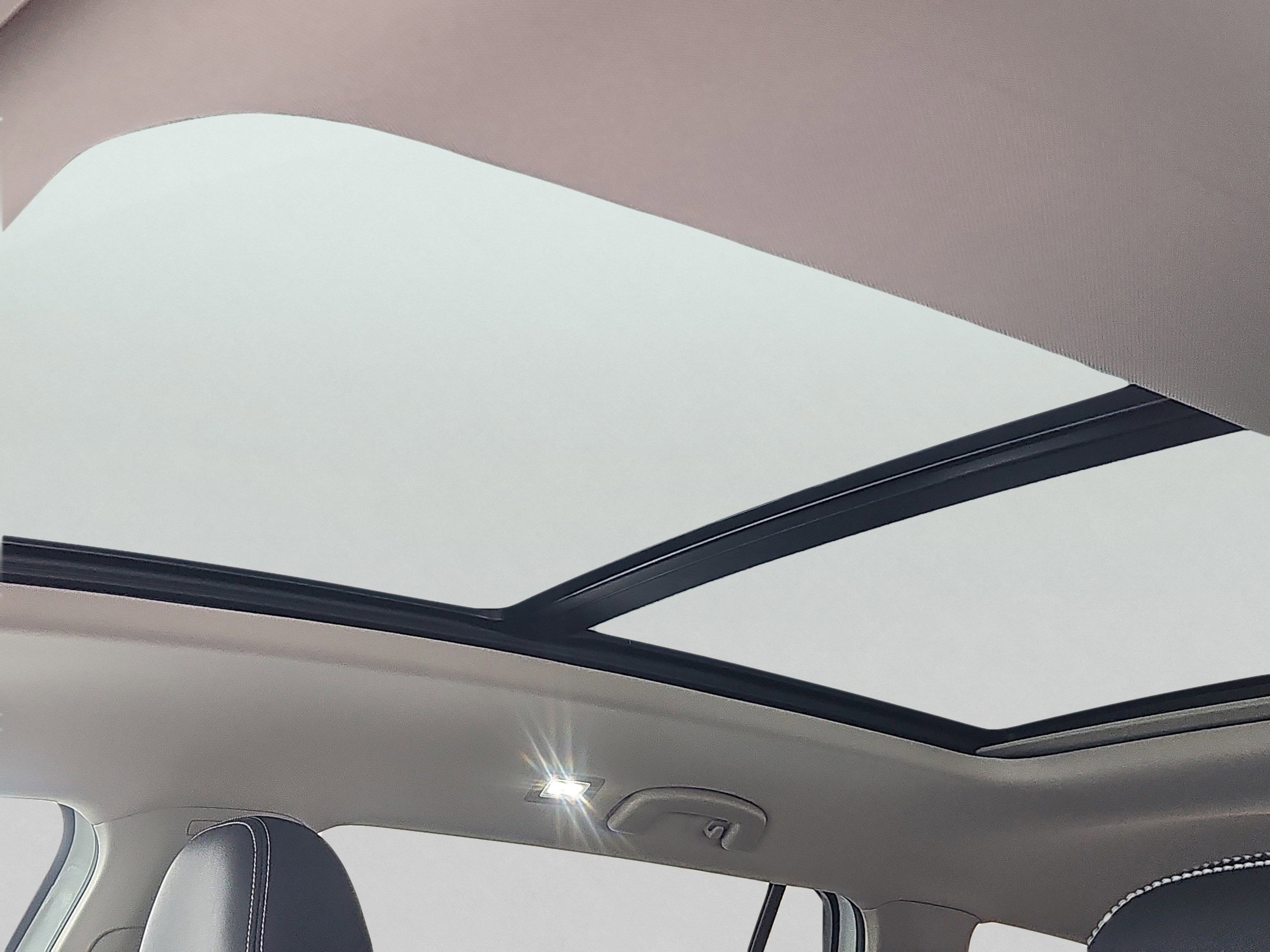 2026 Volkswagen Atlas SE w/Tech - Photo 7