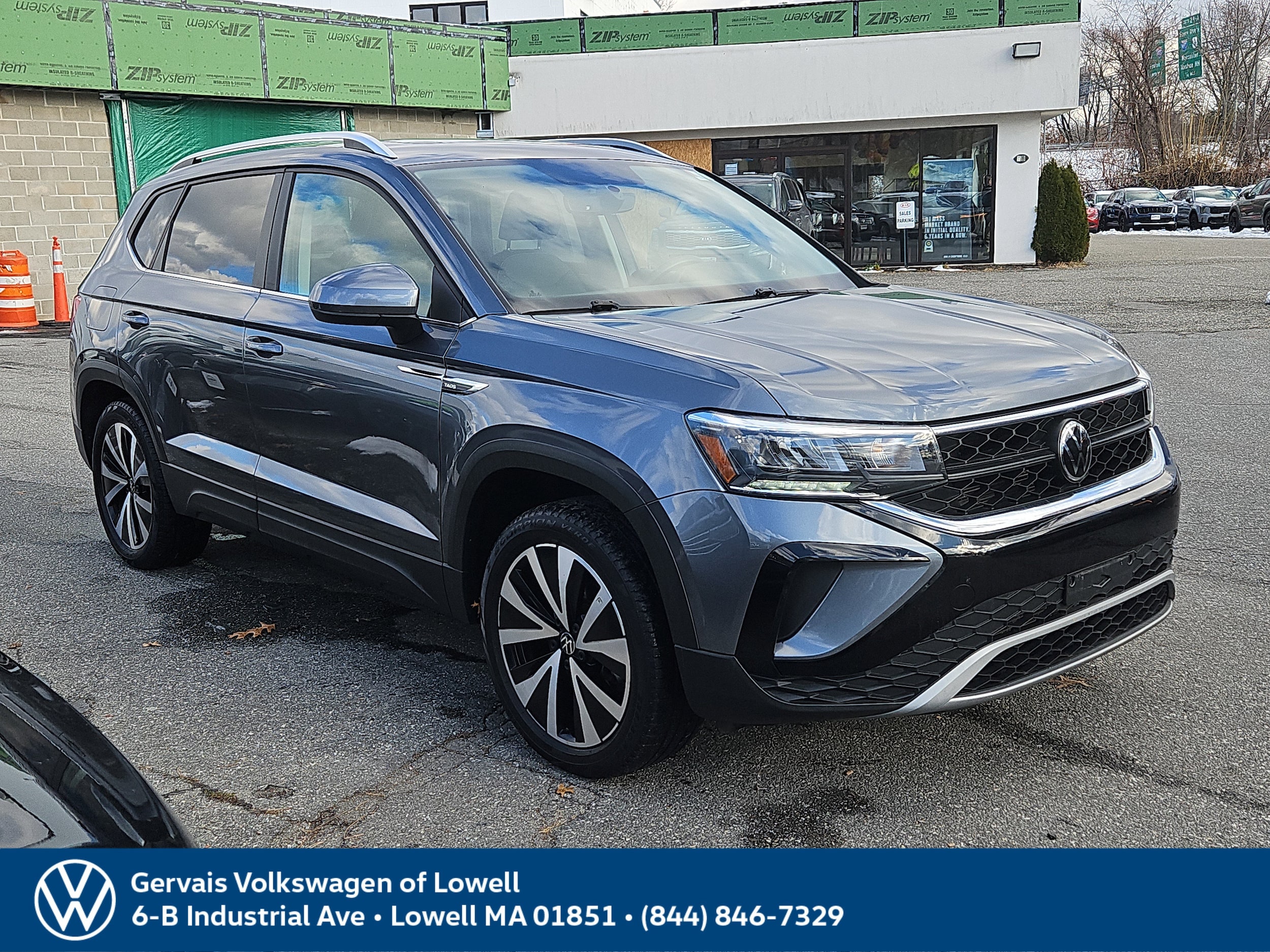 2022 Volkswagen Taos SE's photo