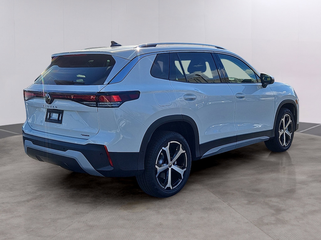 New 2025 Volkswagen Tiguan 2.0T SE SUV