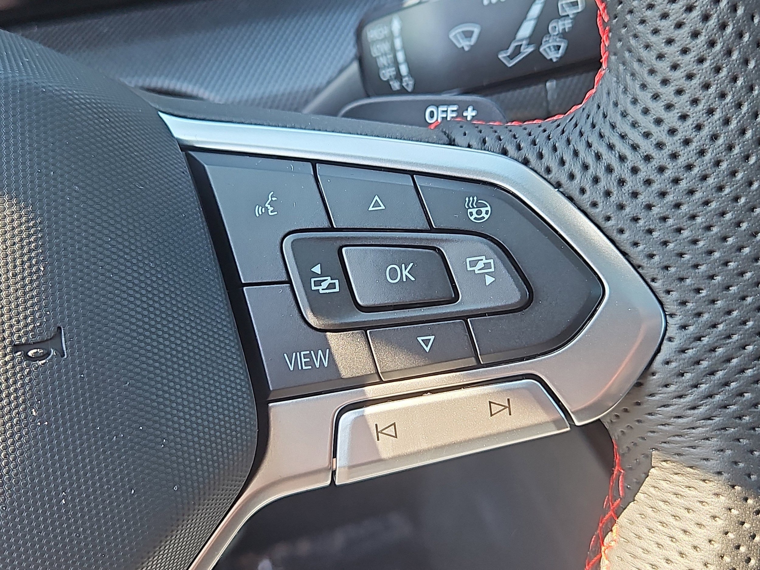 2025 Volkswagen Golf GTI SE - Photo 18