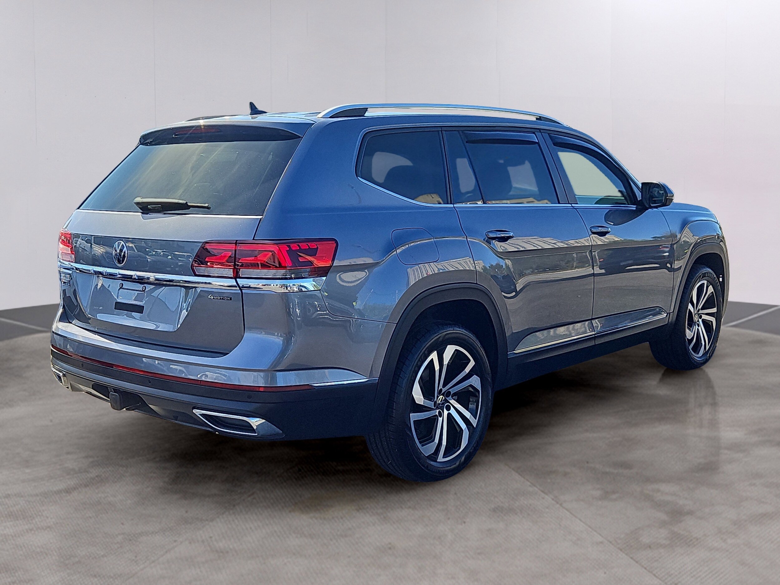 2023 Volkswagen Atlas V6 SEL photo 2