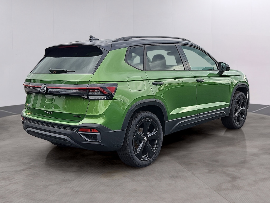 New 2025 Volkswagen Taos 1.5T SE Black SUV