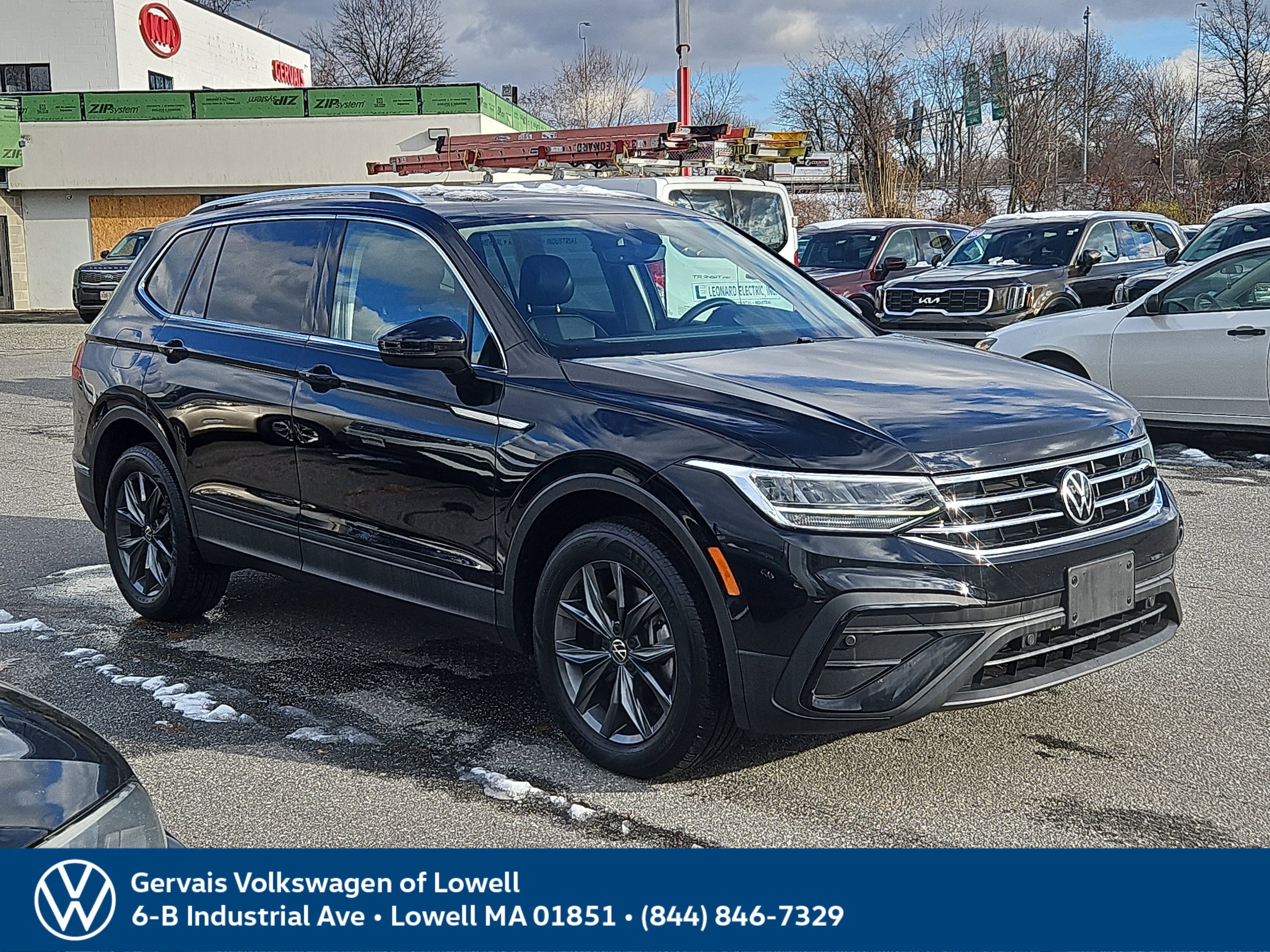 2022 Volkswagen Tiguan SE's photo