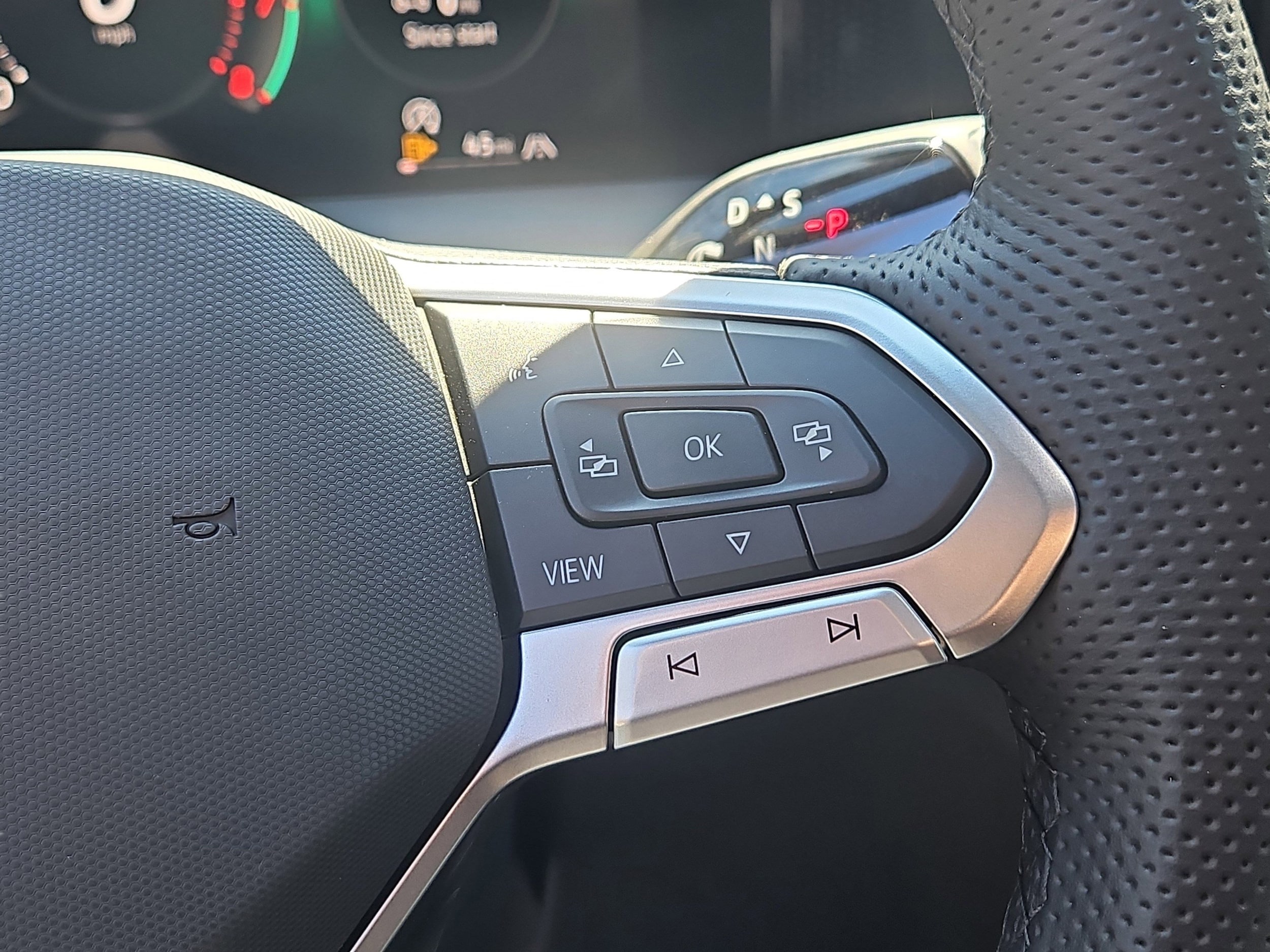 2026 Volkswagen Tiguan SE R-LINE BLACK - Photo 14