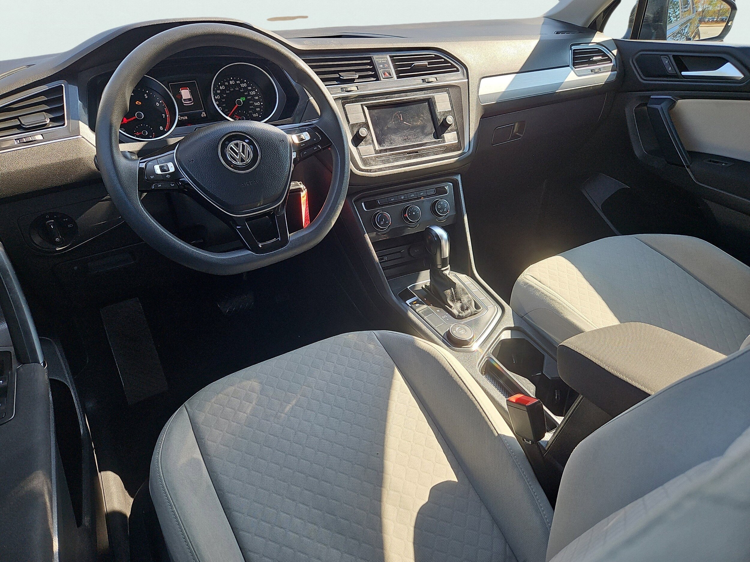 2019 Volkswagen Tiguan S photo 3