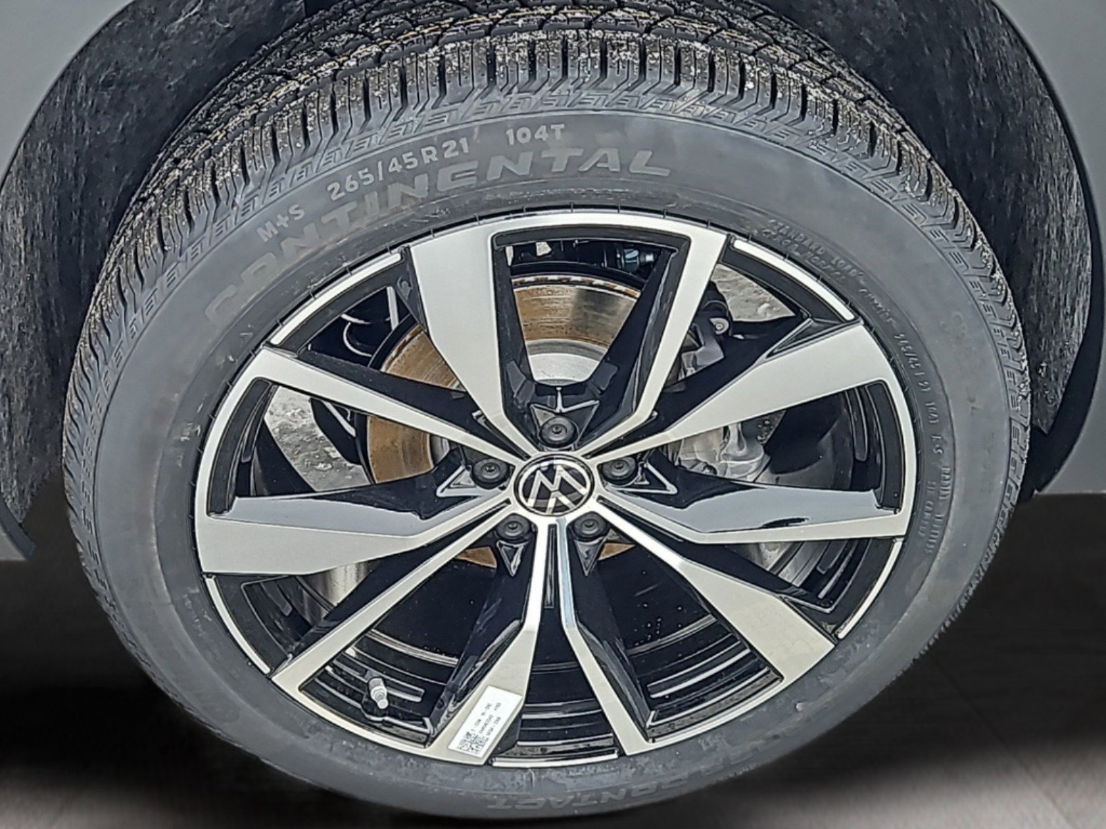 2025 Volkswagen Atlas Cross Sport SEL Premium R-Line photo 4