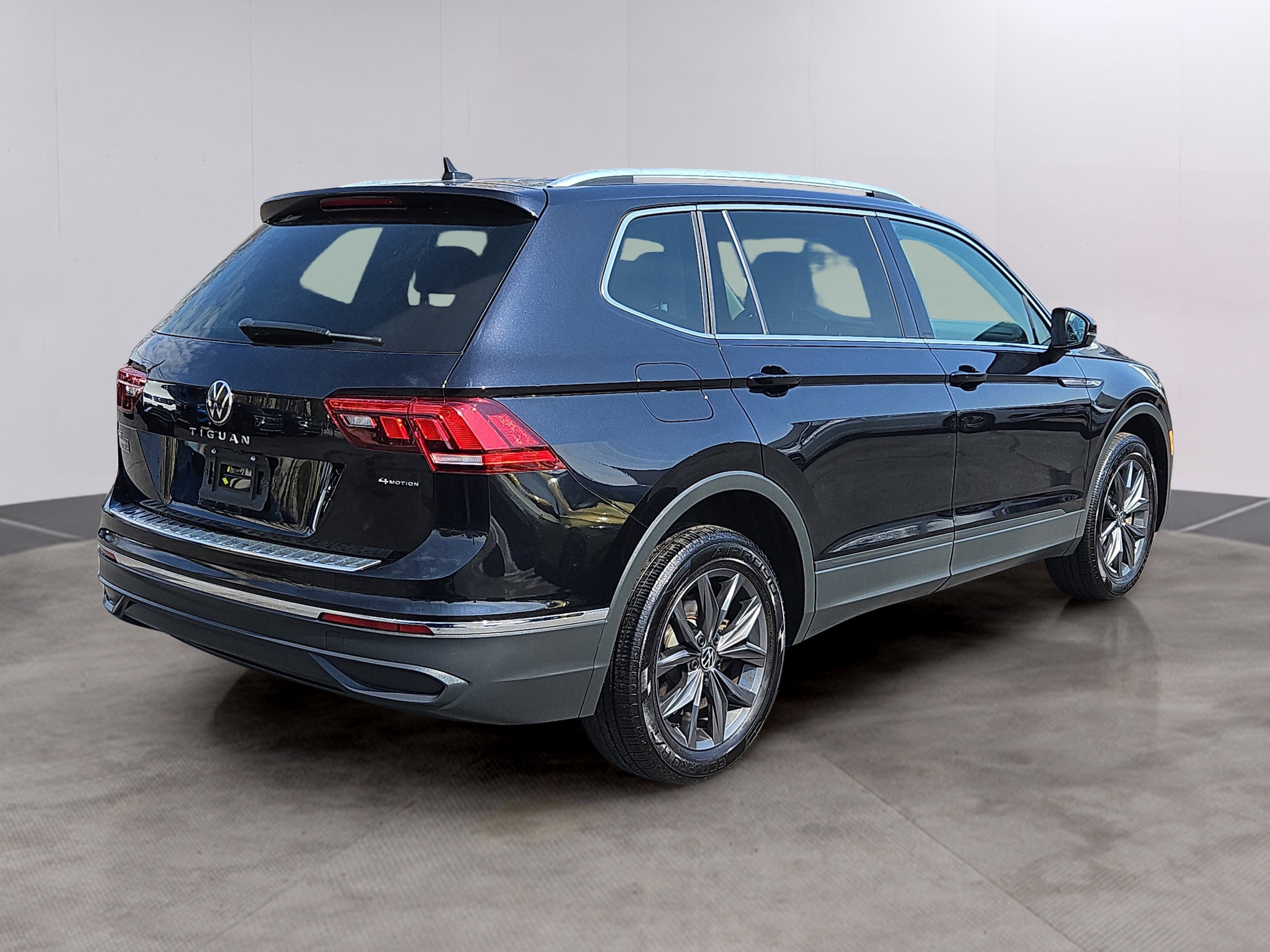 Used 2022 Volkswagen Tiguan SE with VIN 3VV2B7AX5NM131406 for sale in Lowell, MA