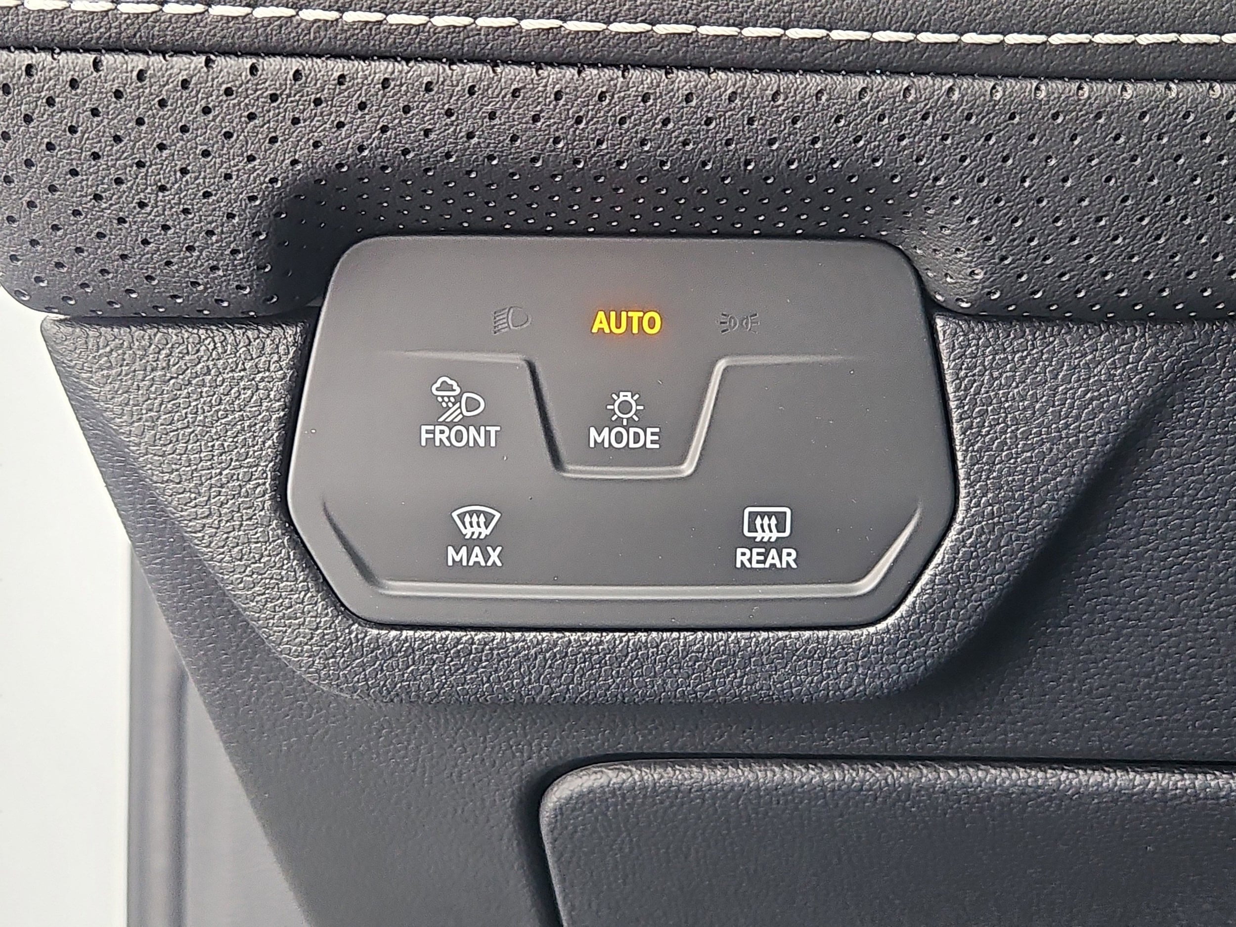 2026 Volkswagen Atlas SE w/Tech - Photo 9