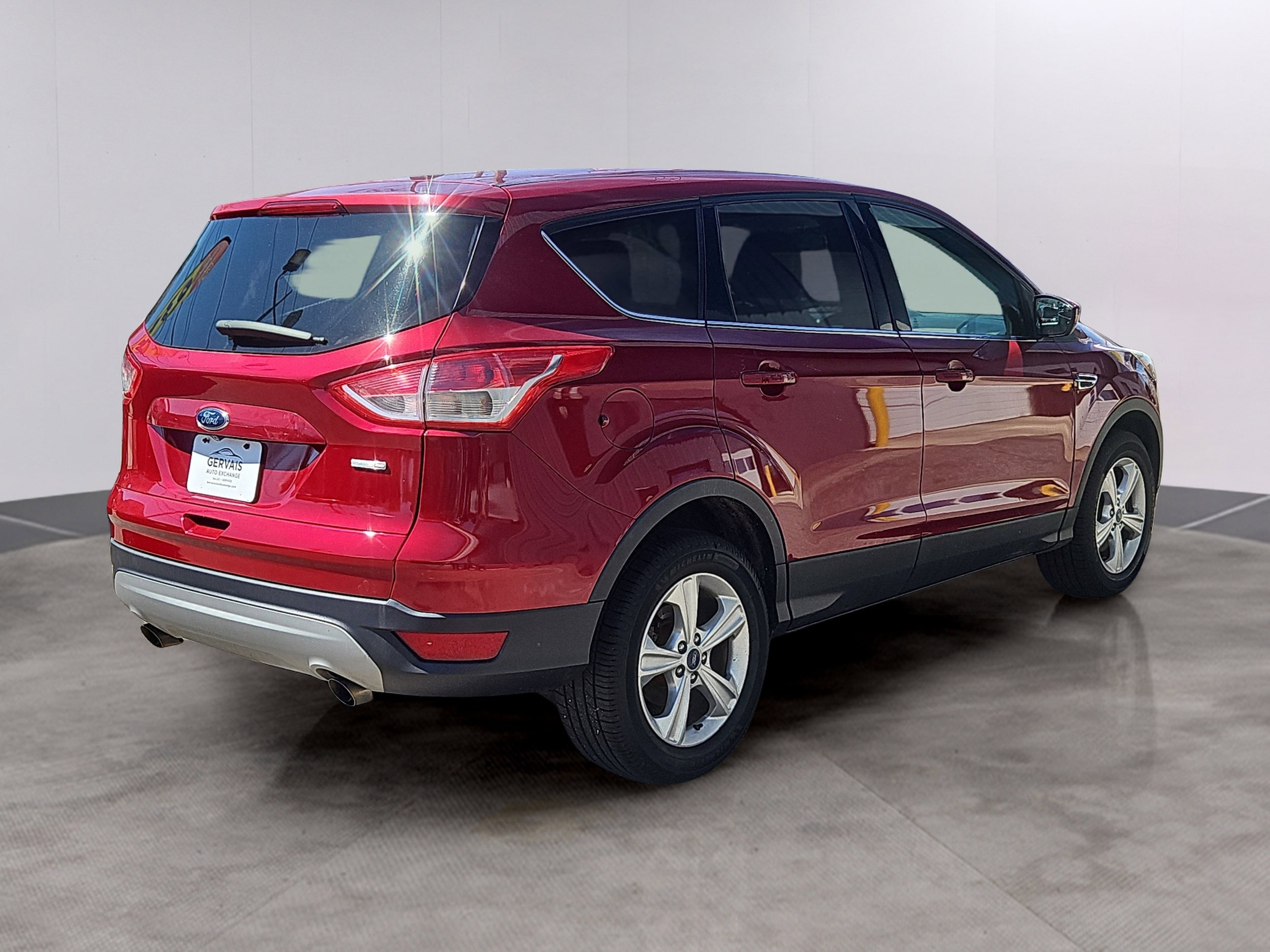 Used 2016 Ford Escape SE with VIN 1FMCU9GX5GUA00826 for sale in Lowell, MA