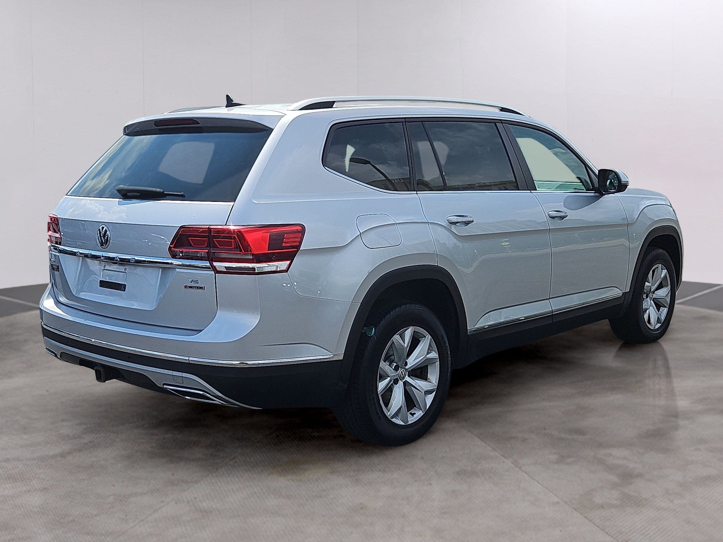 Used 2018 Volkswagen Atlas SEL with VIN 1V2MR2CA7JC568638 for sale in Lowell, MA