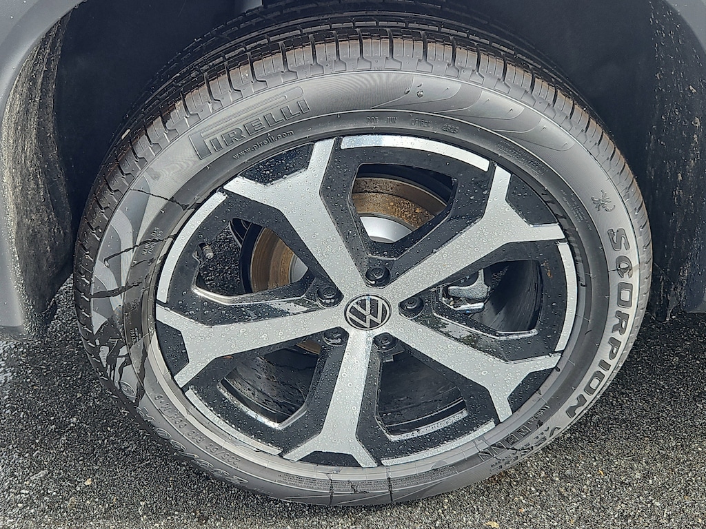 New 2025 Volkswagen Tiguan 2.0T SE SUV