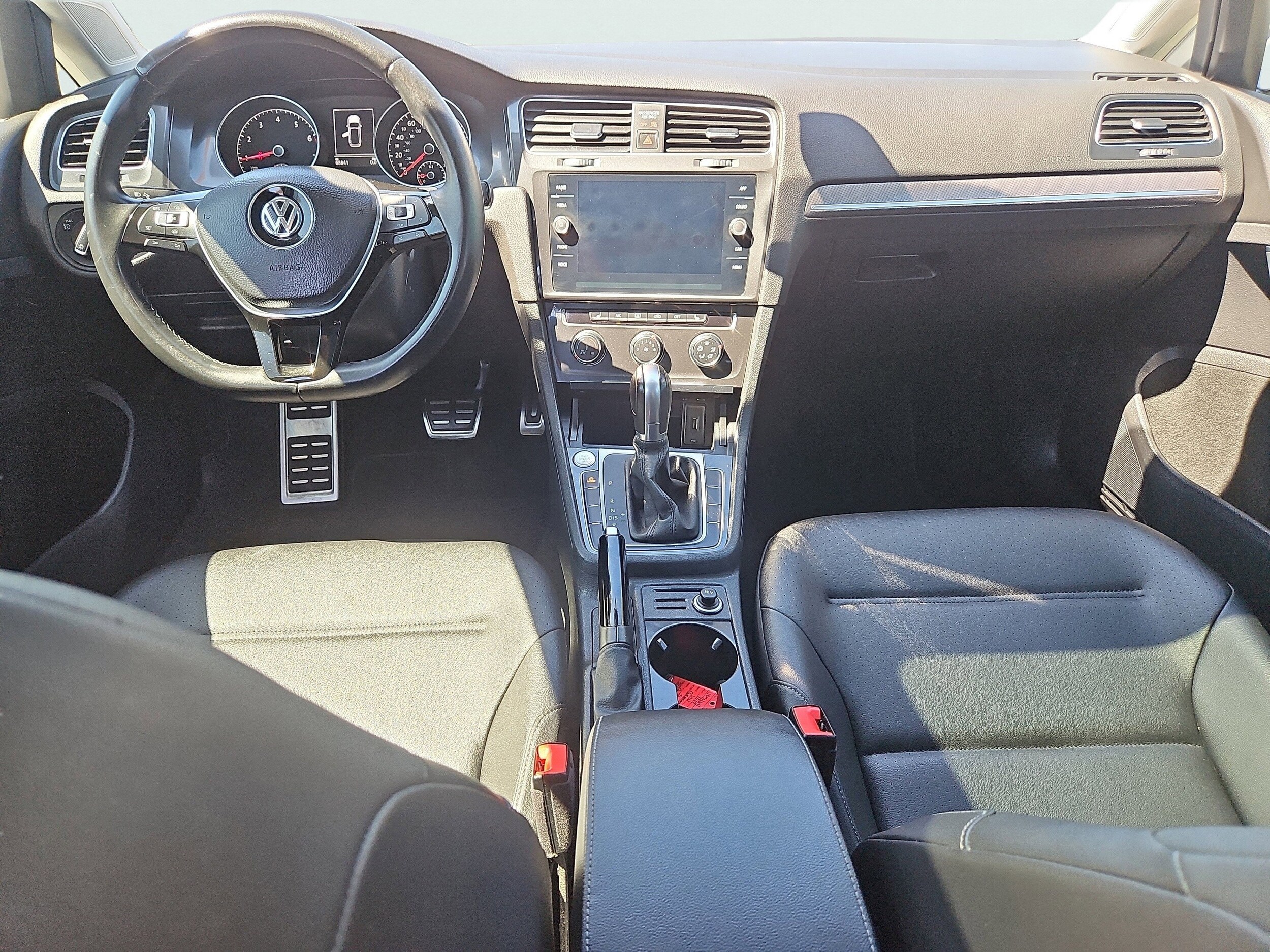 2019 Volkswagen Golf Alltrack TSI photo 3