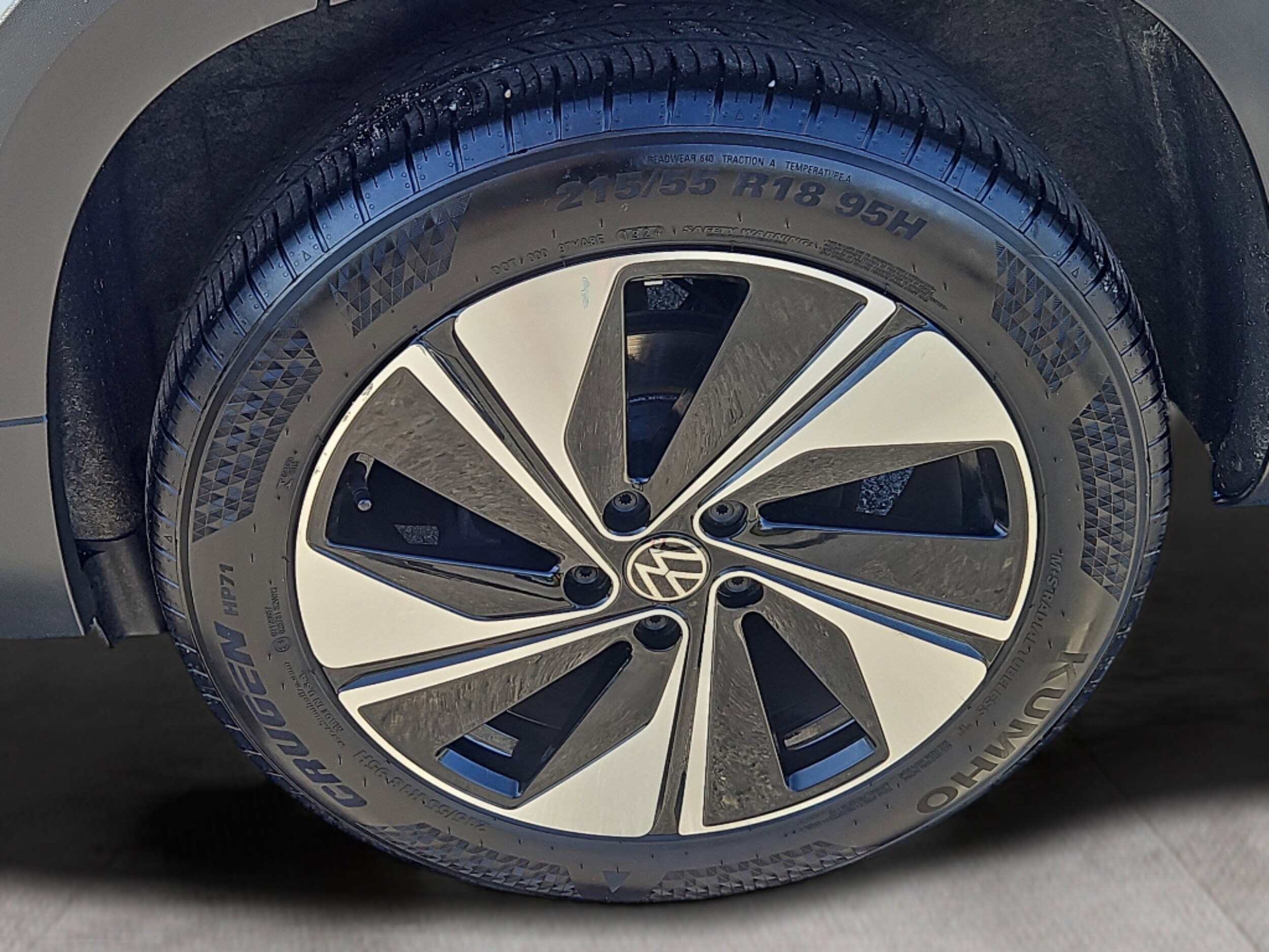 2024 Volkswagen Taos SE photo 4