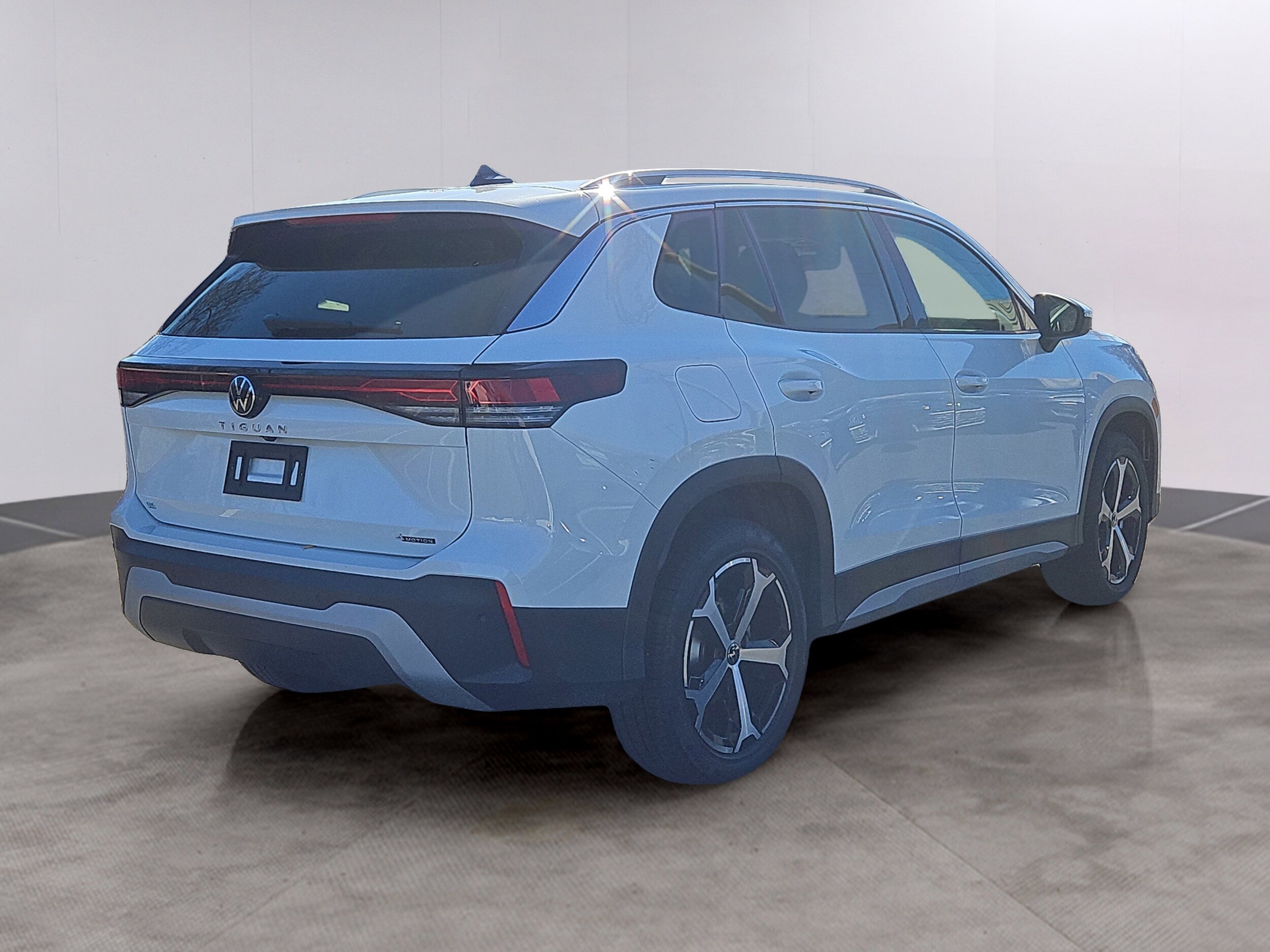 2025 Volkswagen Tiguan SE photo 2