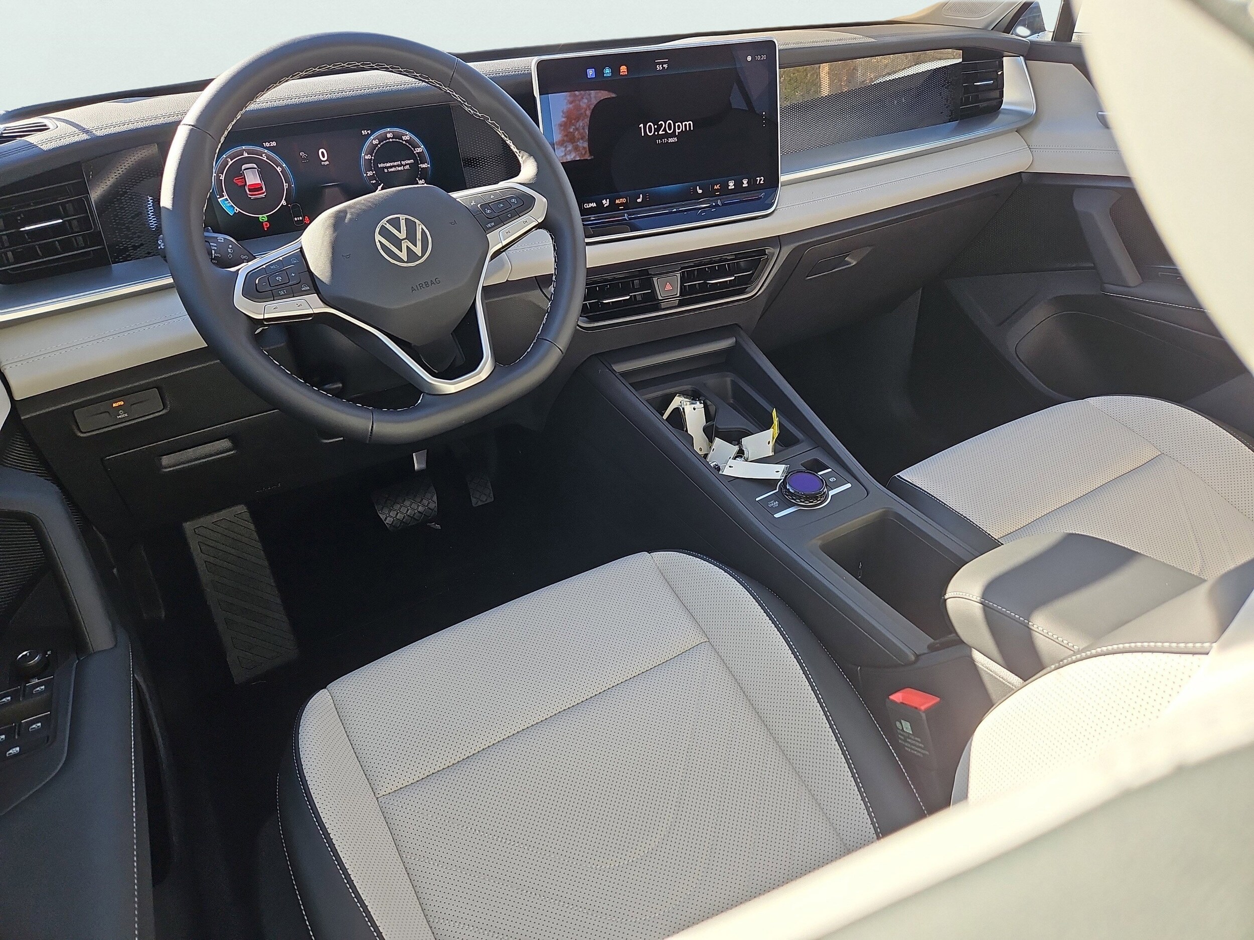 2025 Volkswagen Tiguan SE photo 3