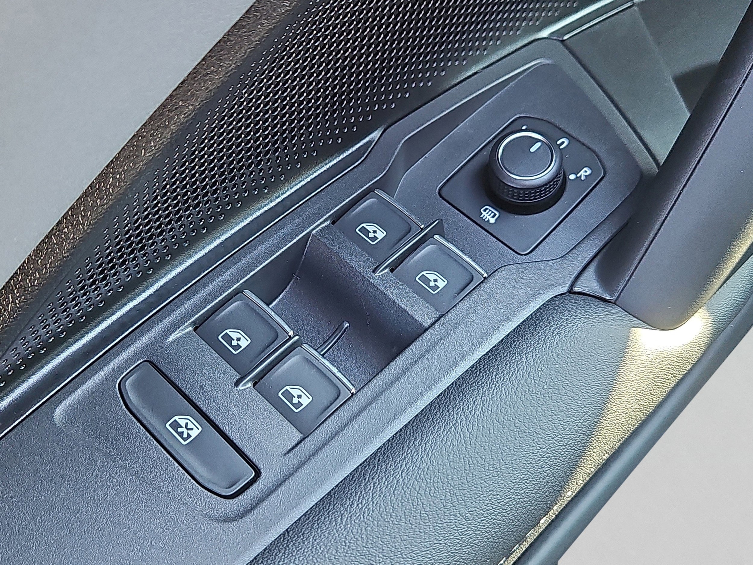 2026 Volkswagen Tiguan SE R-LINE BLACK - Photo 17