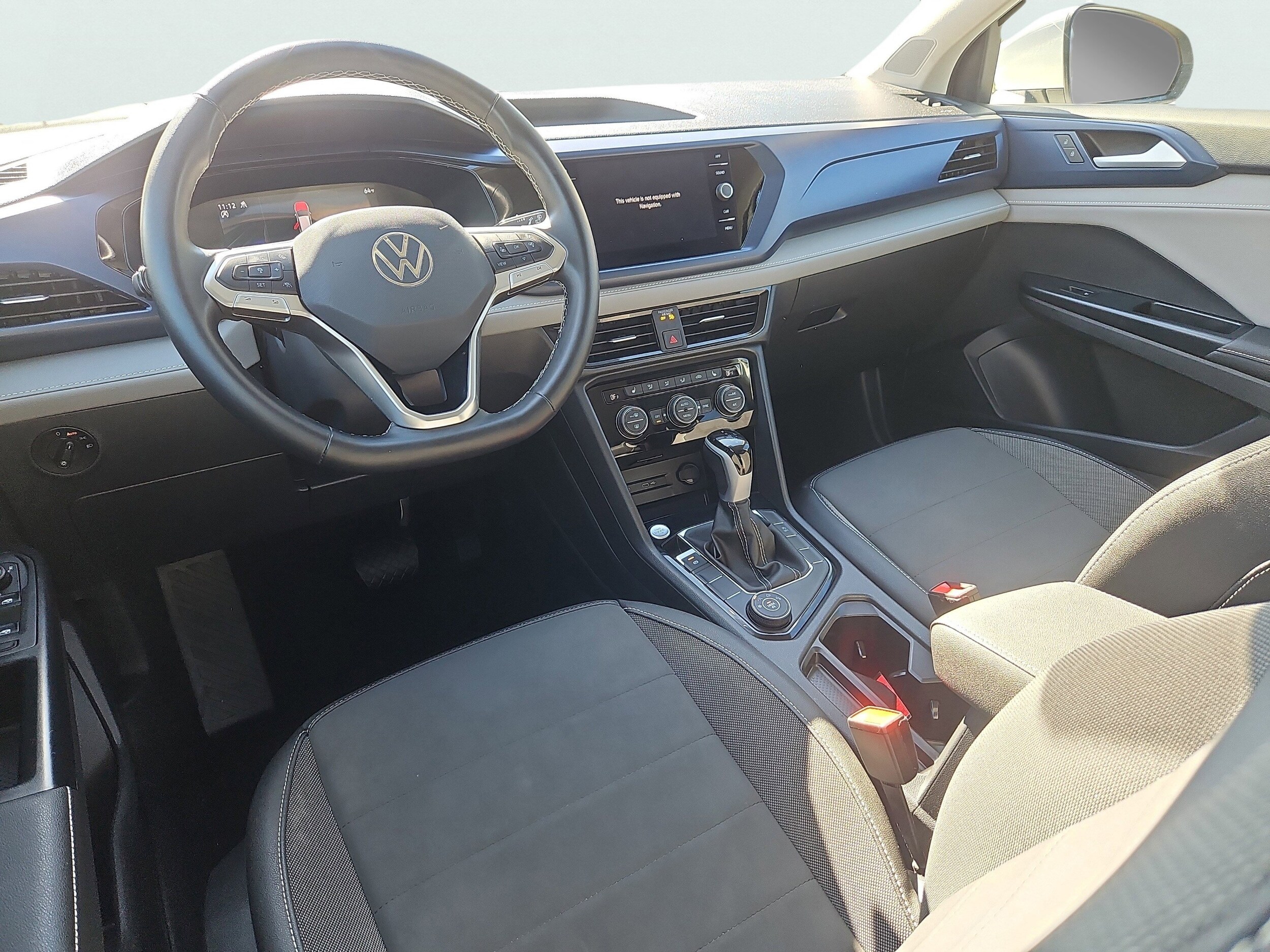 2024 Volkswagen Taos SE photo 3
