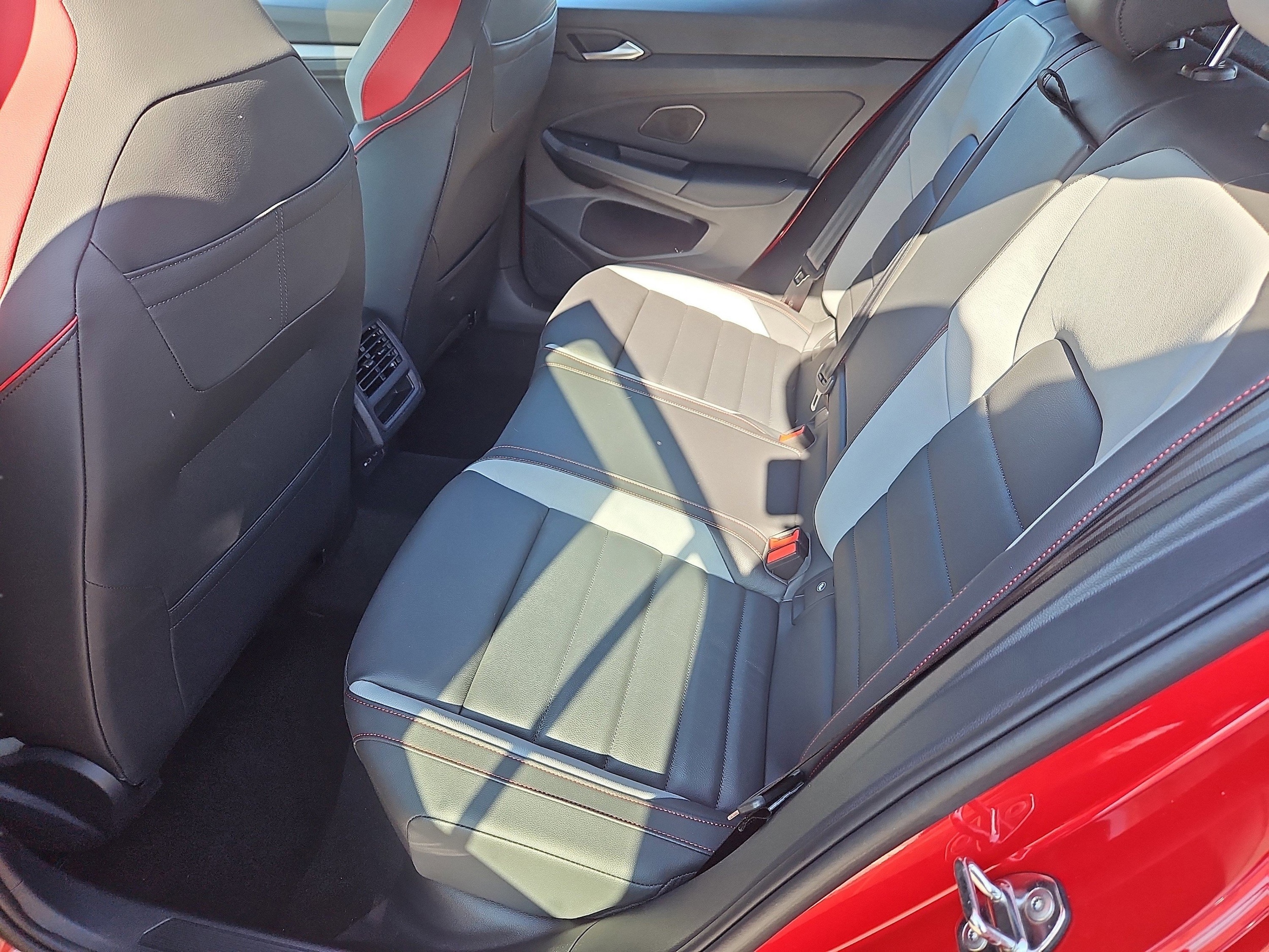 2025 Volkswagen Golf GTI SE - Photo 20