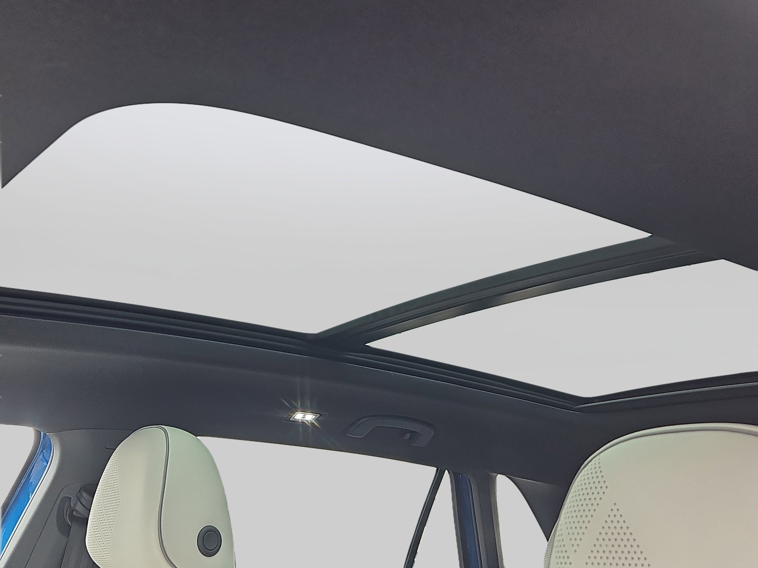 2025 Volkswagen Atlas Cross Sport SEL Premium R-LINE - Photo 7