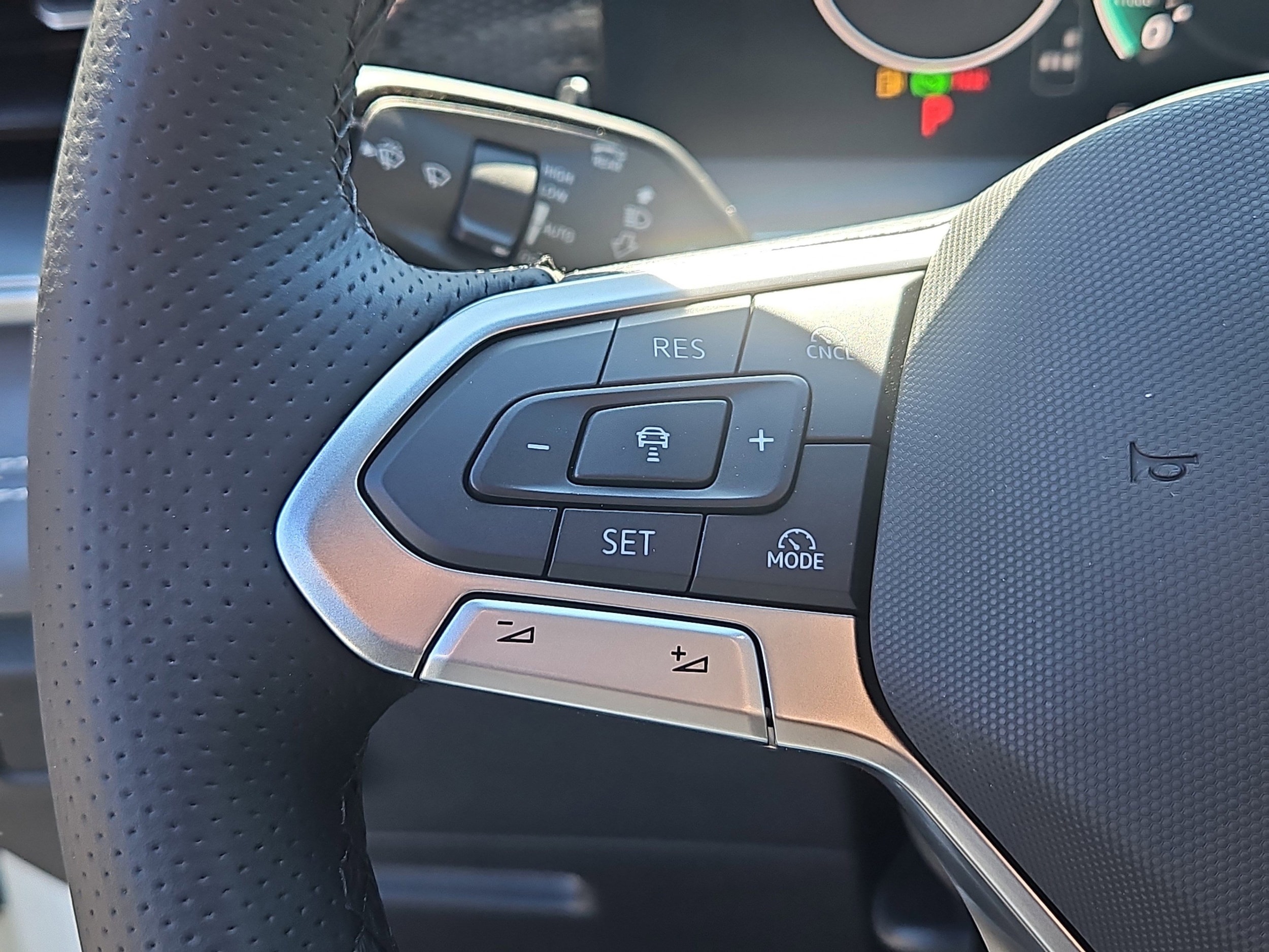 2026 Volkswagen Tiguan SE R-LINE BLACK - Photo 13