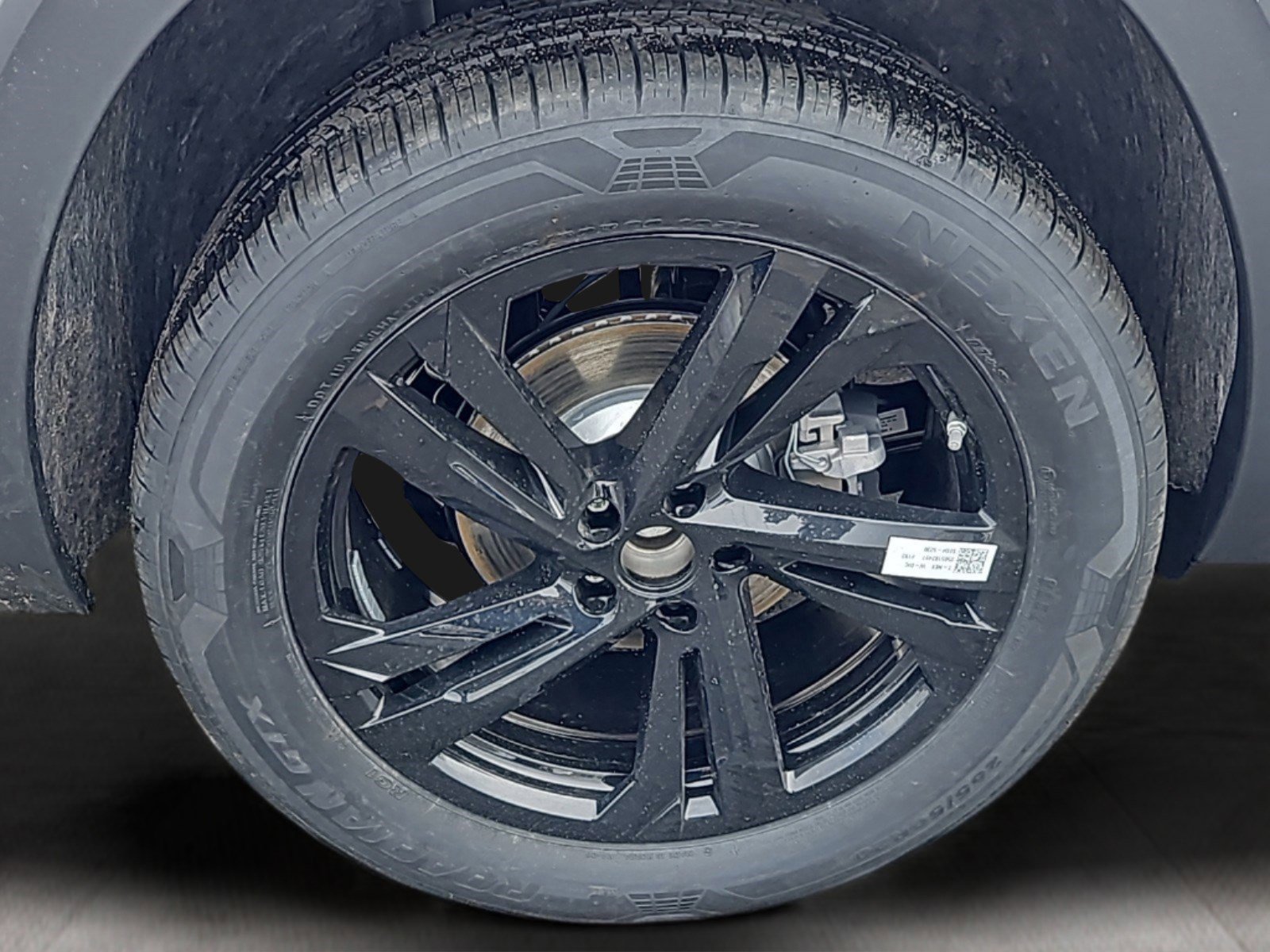 2025 Volkswagen Atlas Cross Sport SEL R-Line photo 4