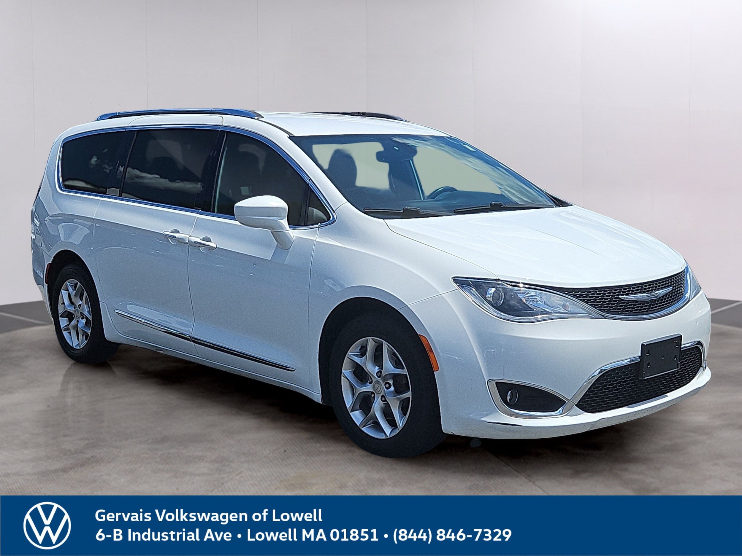 2020 Chrysler Pacifica Touring L 35th Anniversary's photo