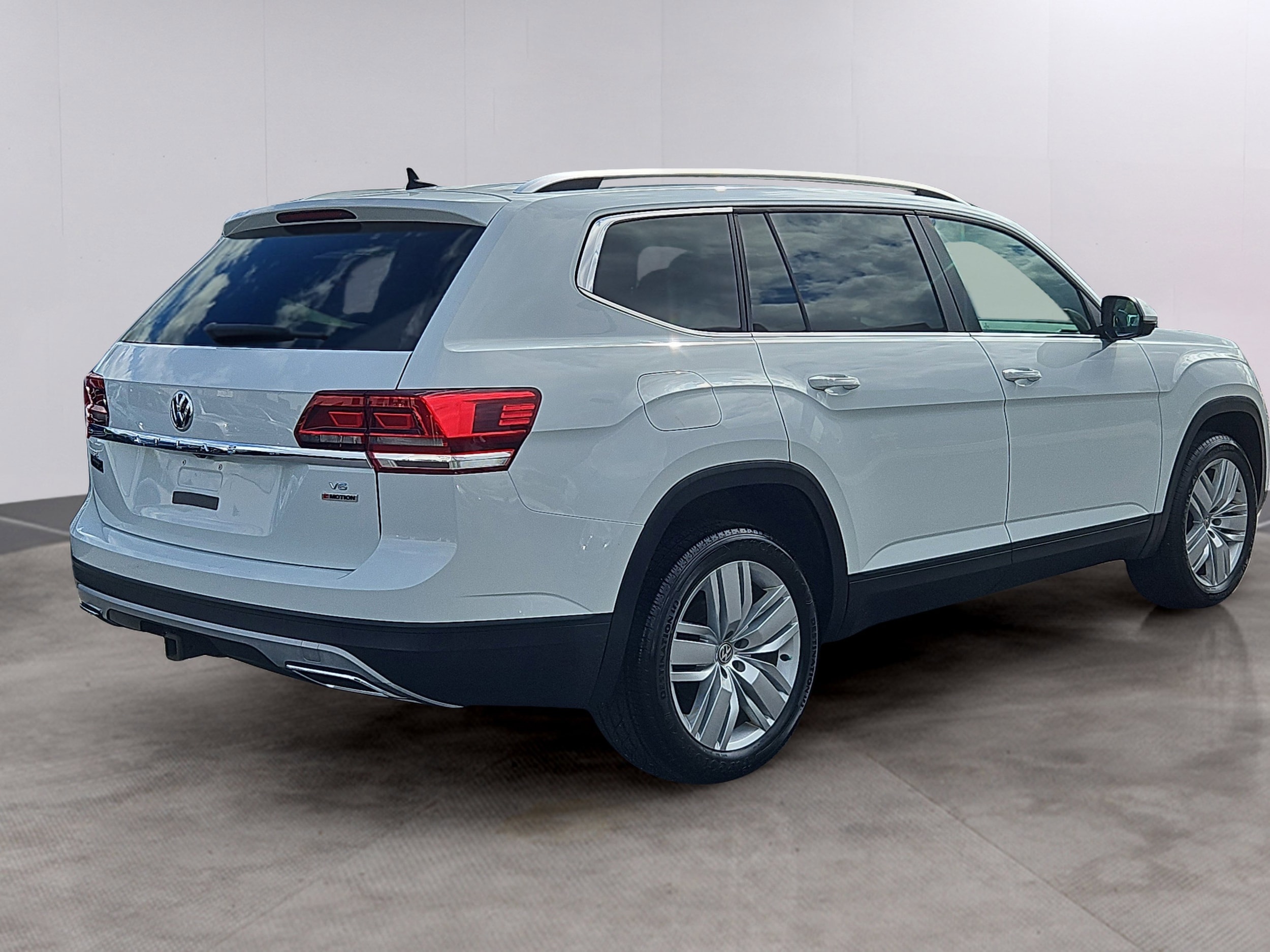 Used 2019 Volkswagen Atlas SE w/Tech with VIN 1V2UR2CA8KC598300 for sale in Lowell, MA