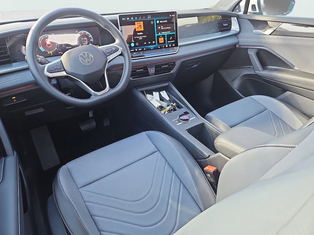 New 2025 Volkswagen Tiguan 2.0T SE SUV