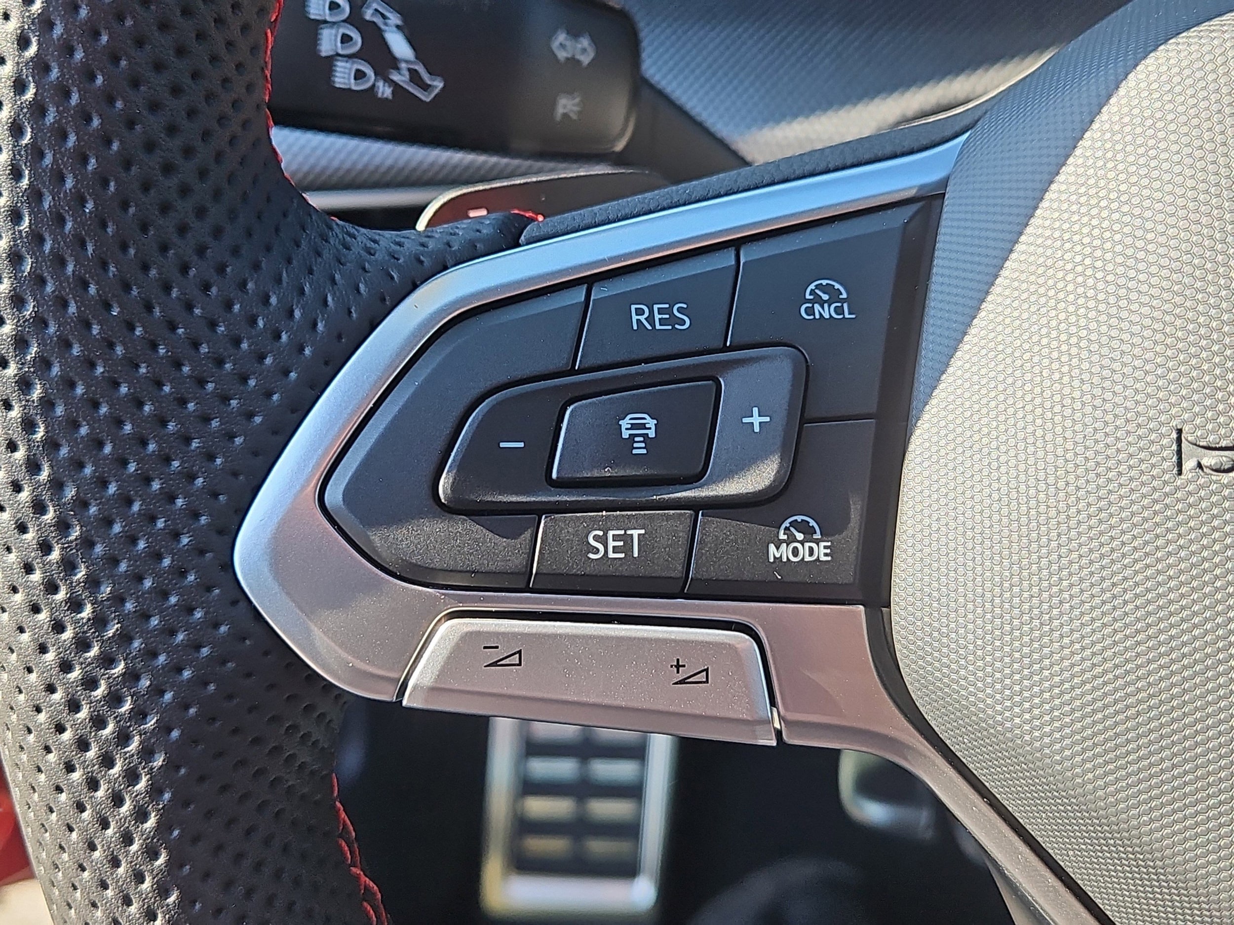 2025 Volkswagen Golf GTI SE - Photo 15