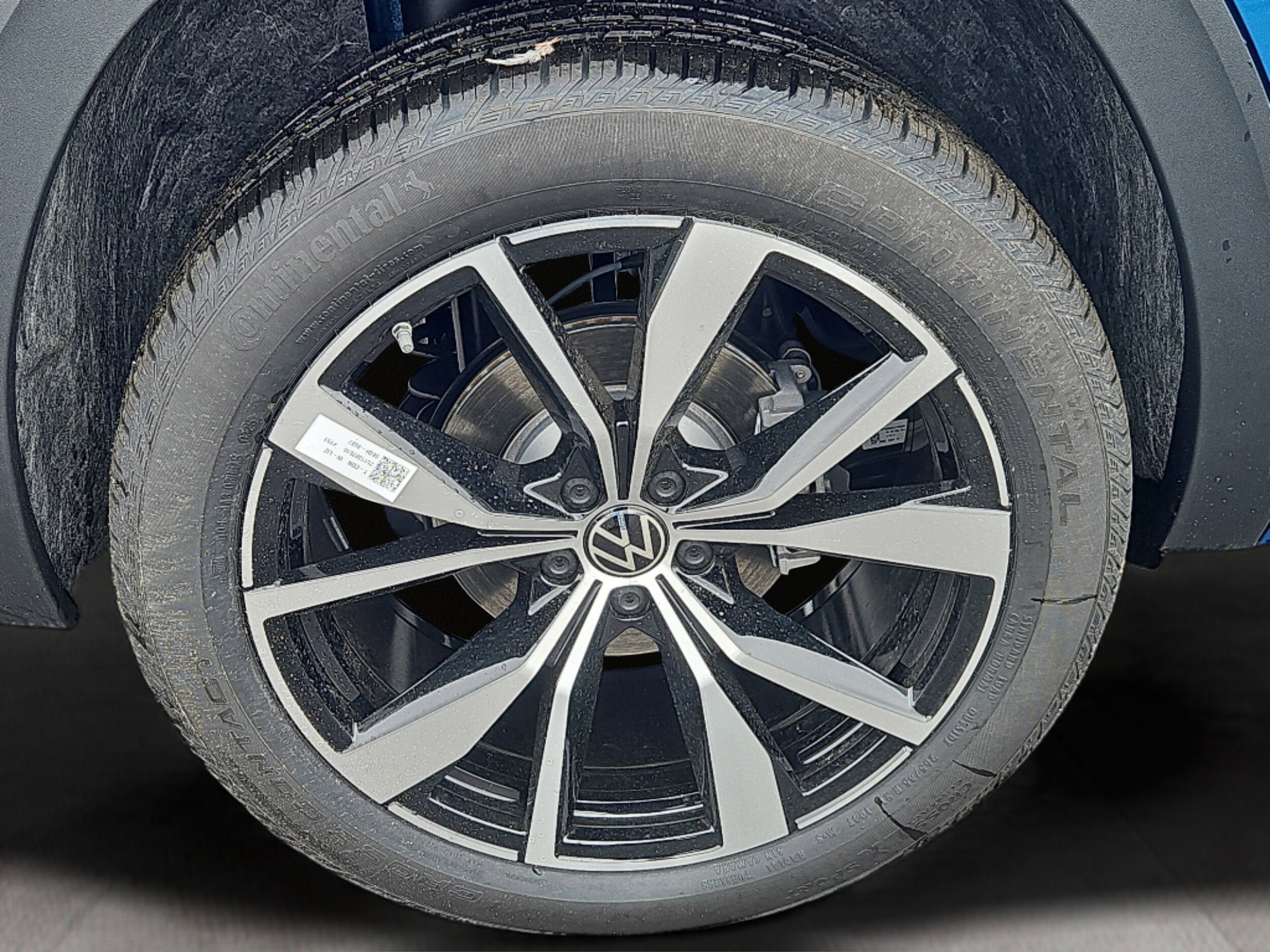 2025 Volkswagen Atlas Cross Sport SEL Premium R-Line photo 4