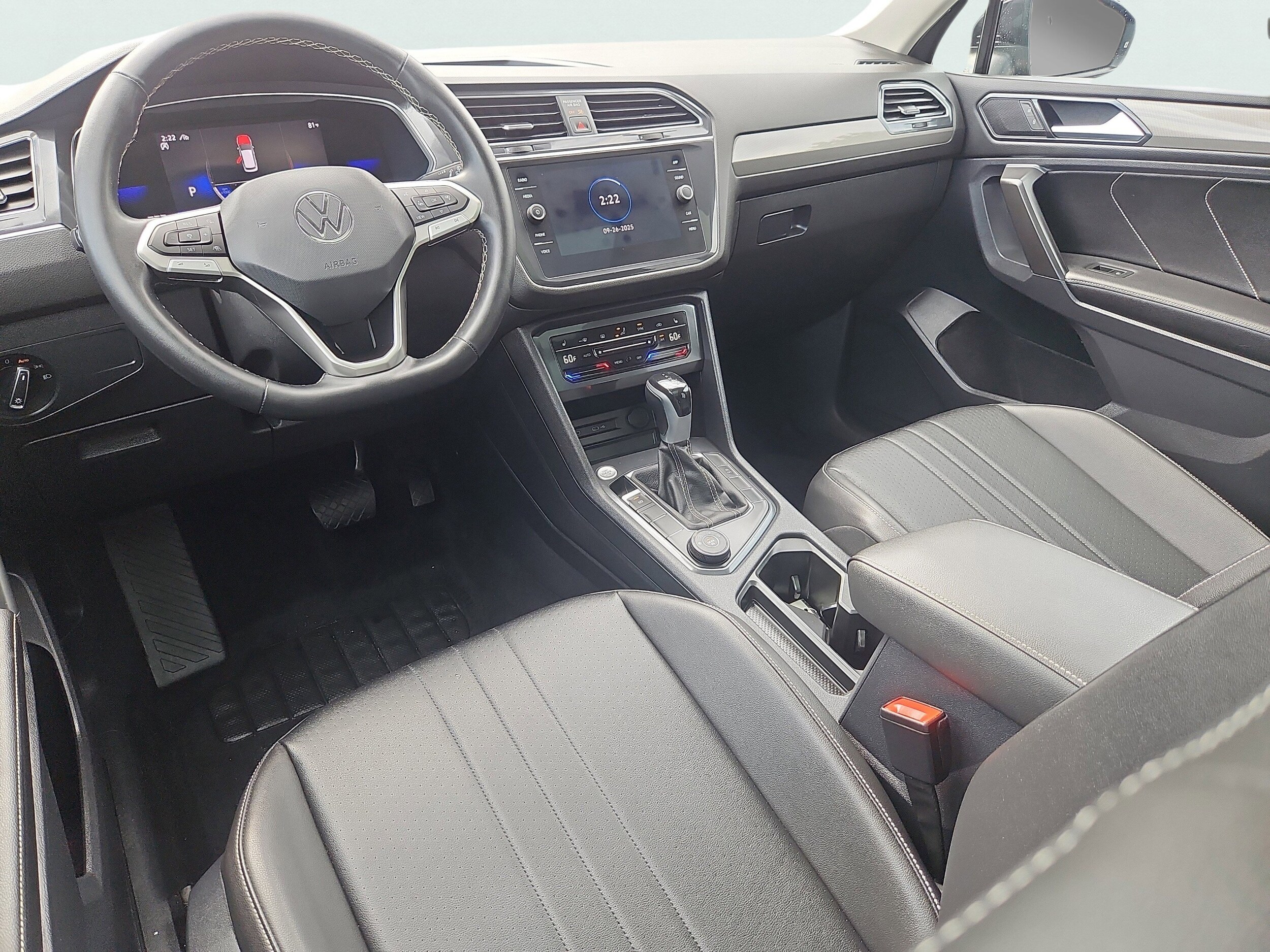 2022 Volkswagen Tiguan SE photo 2