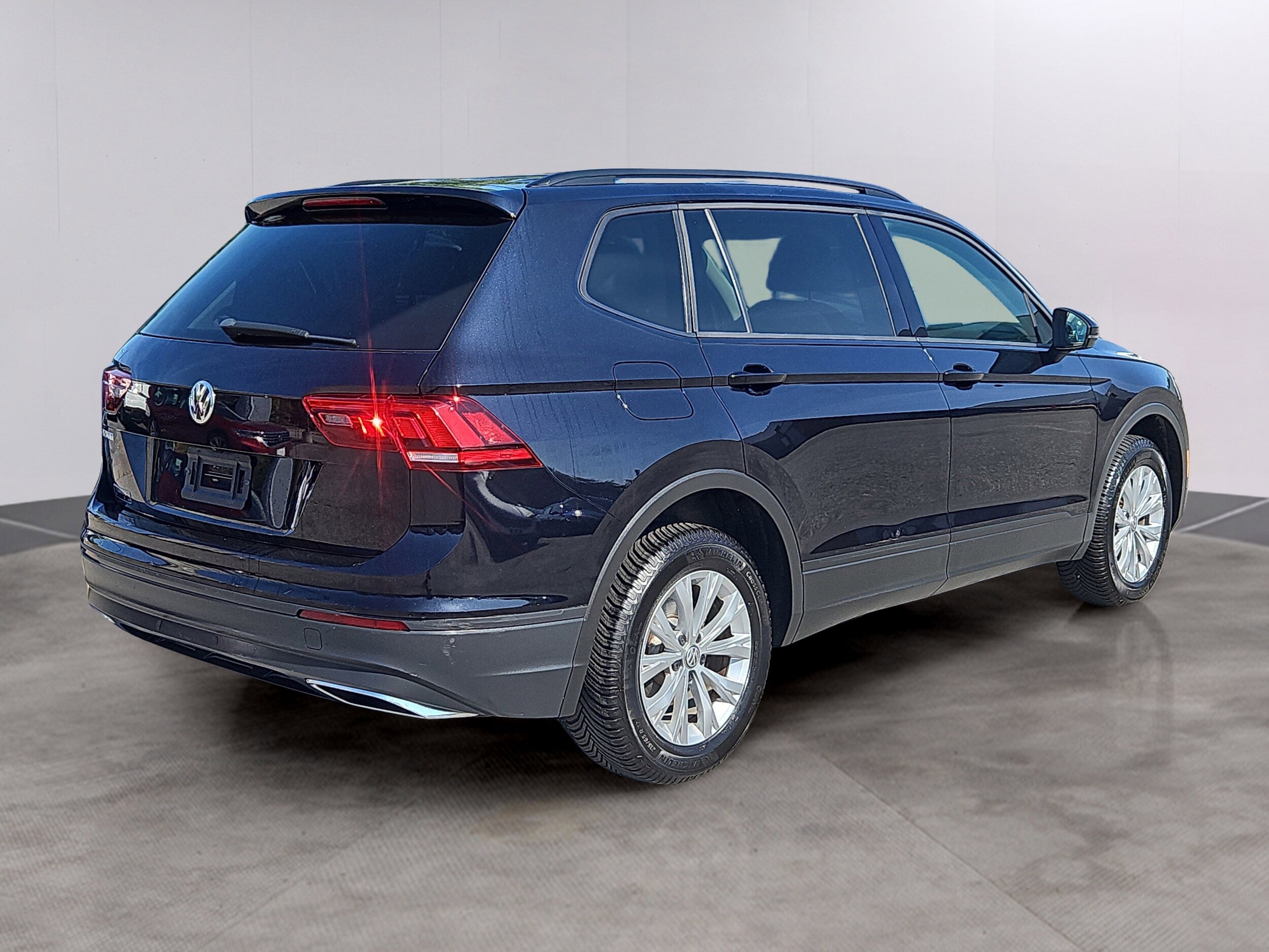 2019 Volkswagen Tiguan S photo 2