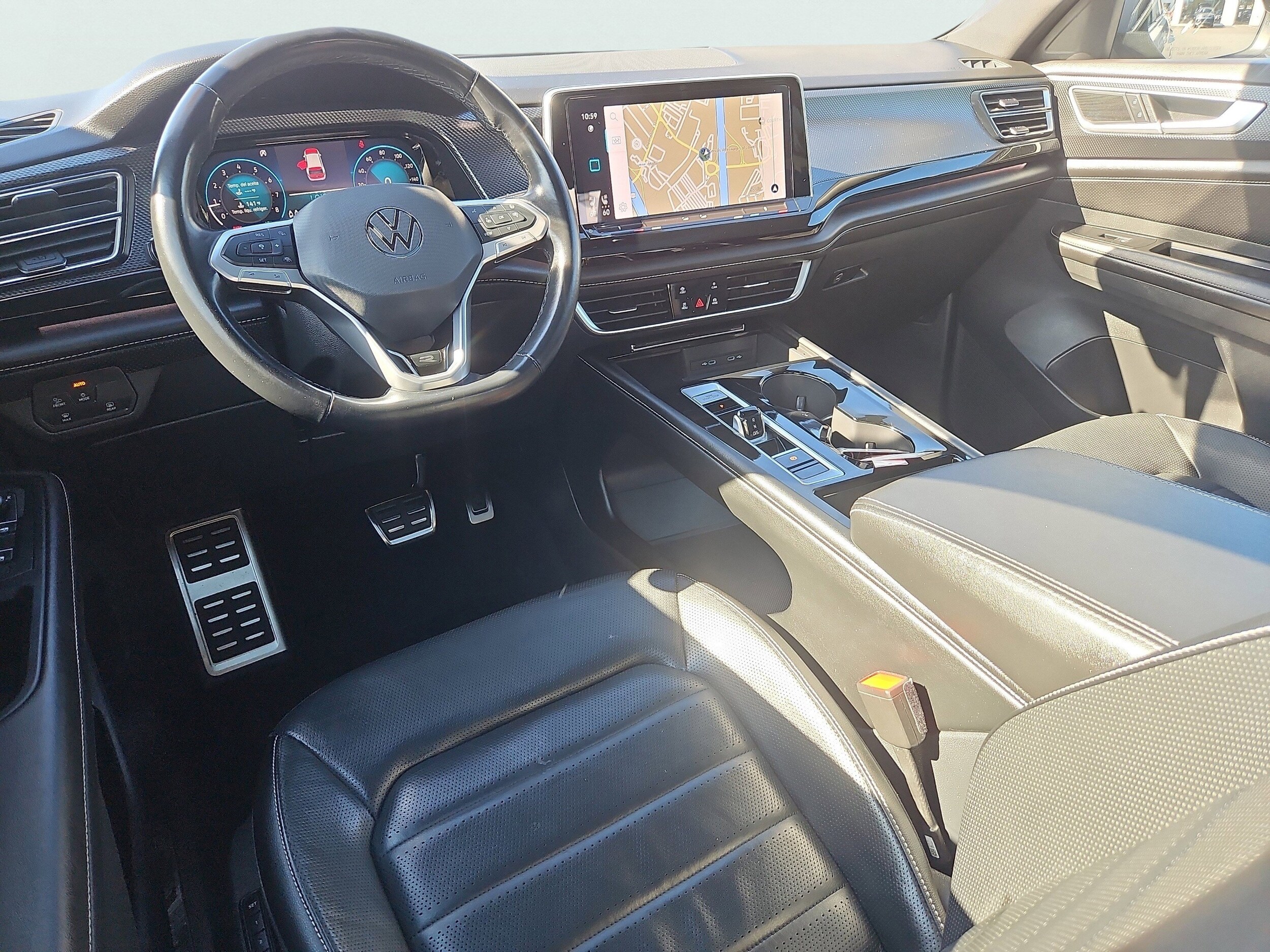2024 Volkswagen Atlas Cross Sport SEL R-Line photo 3