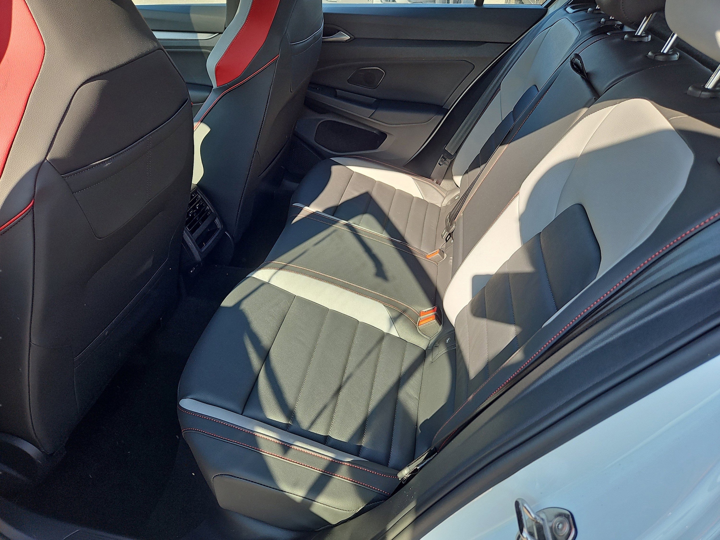 2025 Volkswagen Golf GTI SE - Photo 22