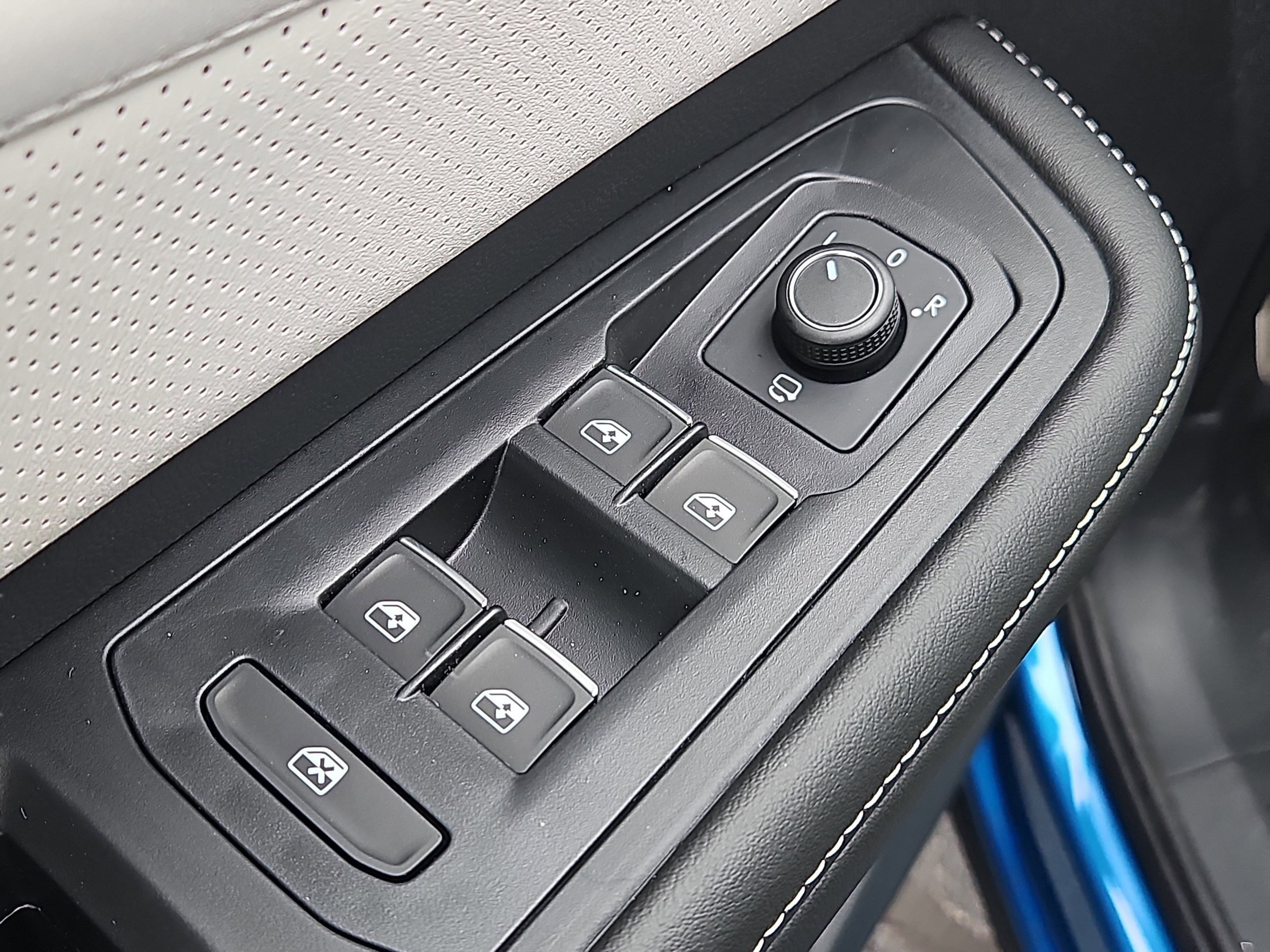 2025 Volkswagen Atlas Cross Sport SEL Premium R-LINE - Photo 24