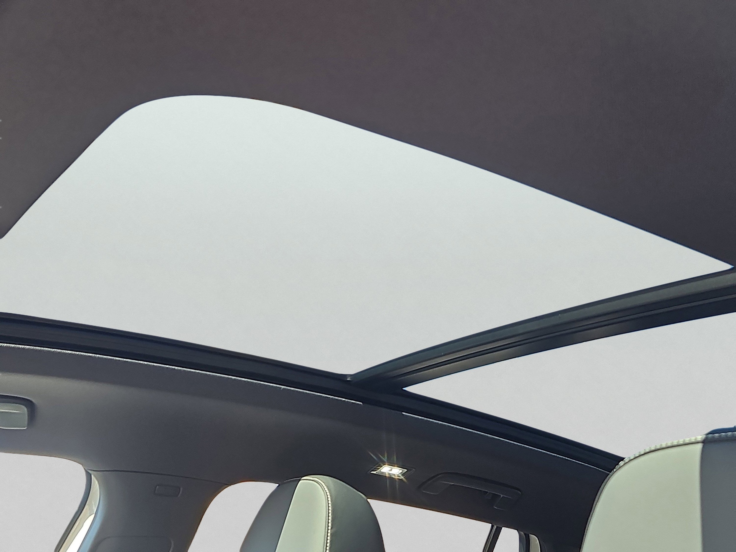 2026 Volkswagen Tiguan SE R-LINE BLACK - Photo 6