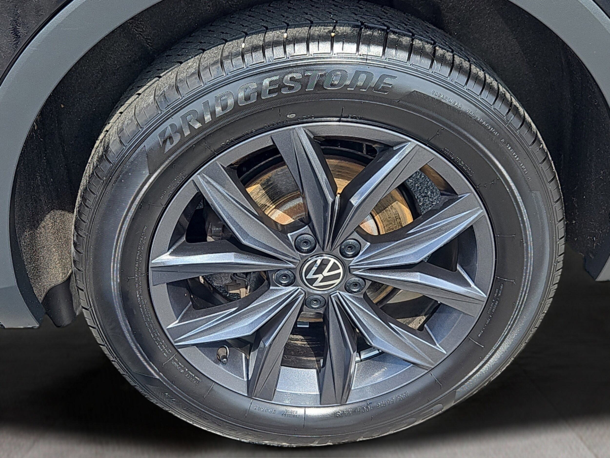 2023 Volkswagen Tiguan SE photo 4