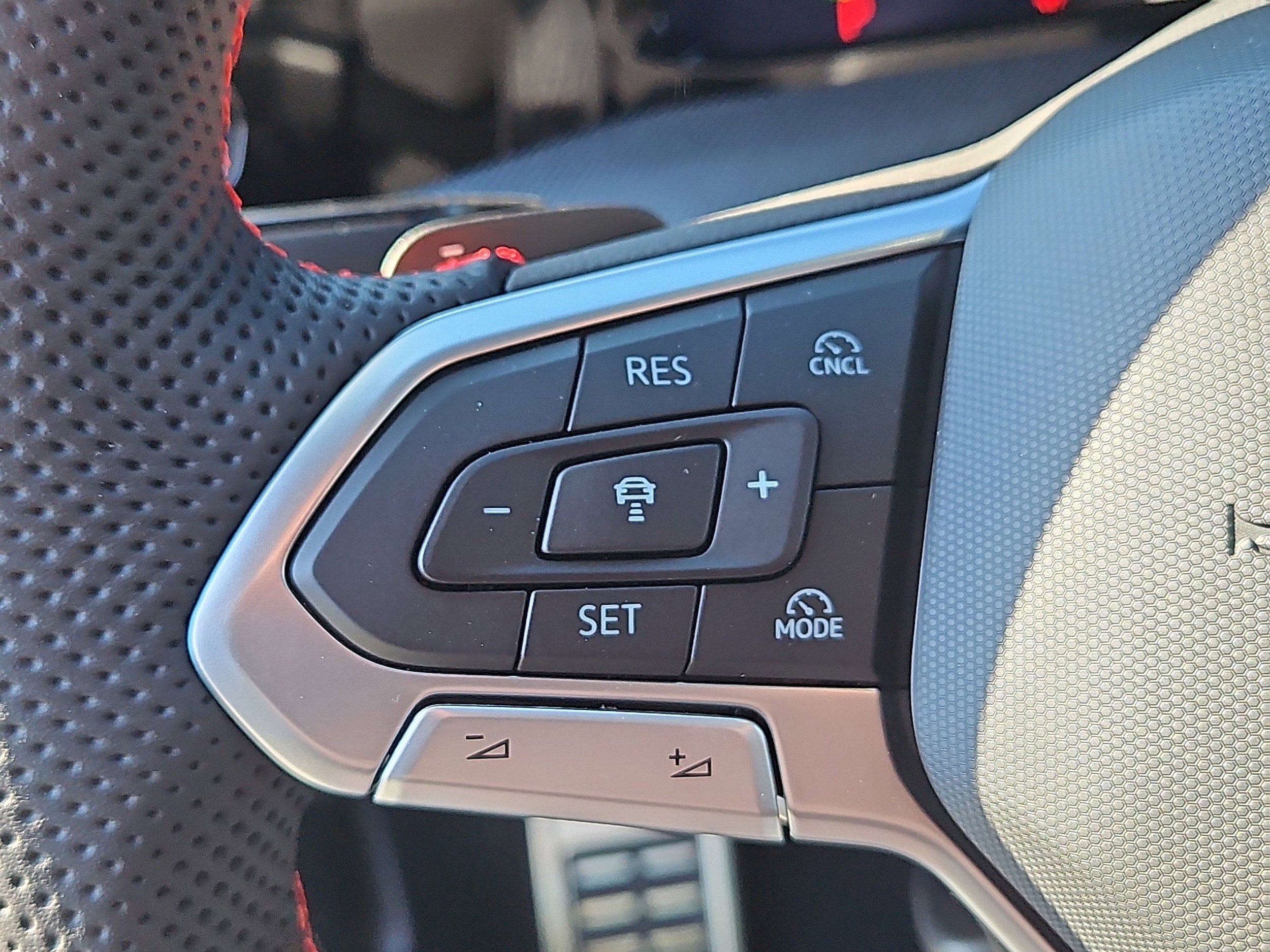 2025 Volkswagen Golf GTI SE - Photo 17