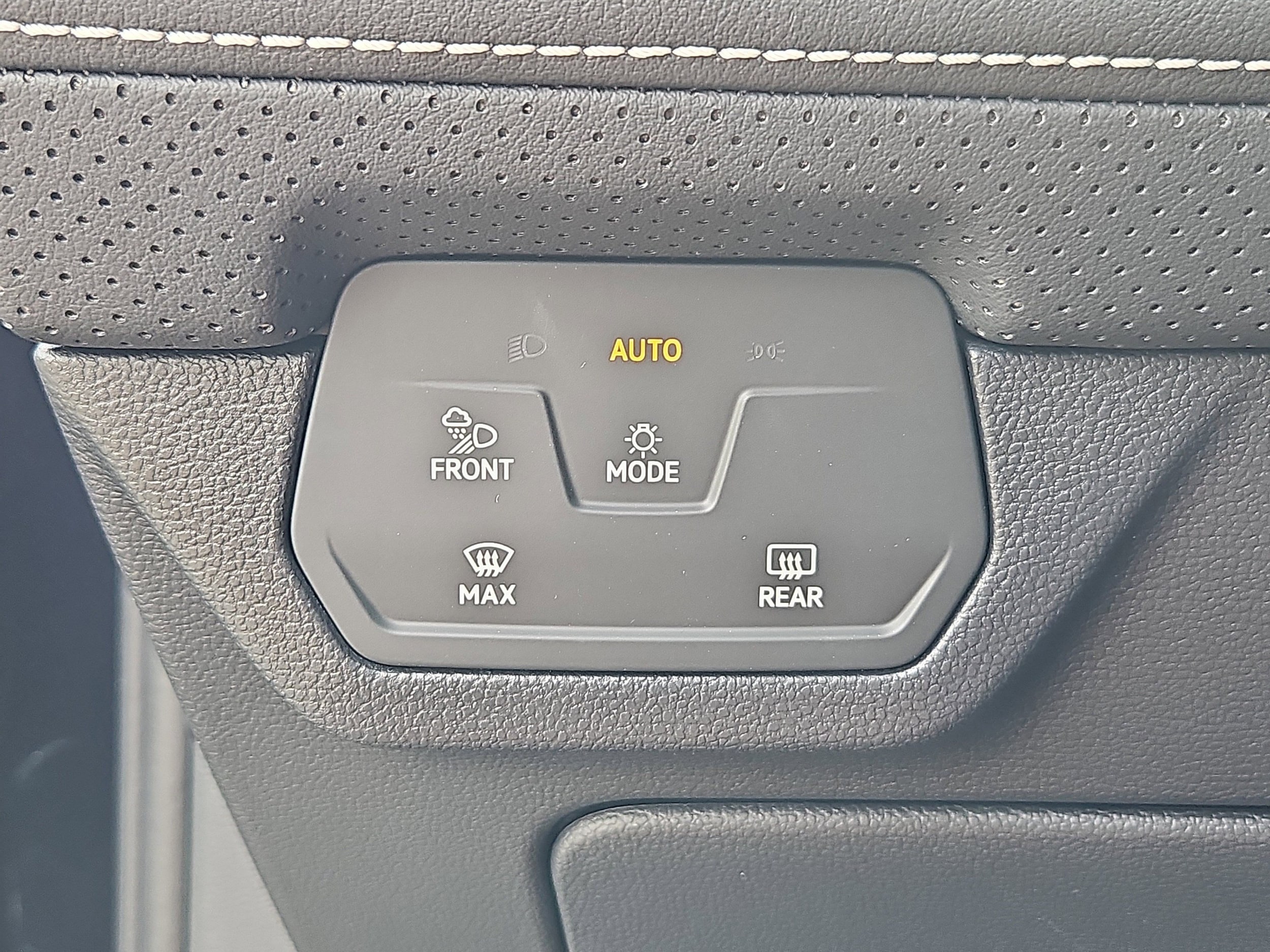 2026 Volkswagen Atlas SE w/Tech - Photo 8