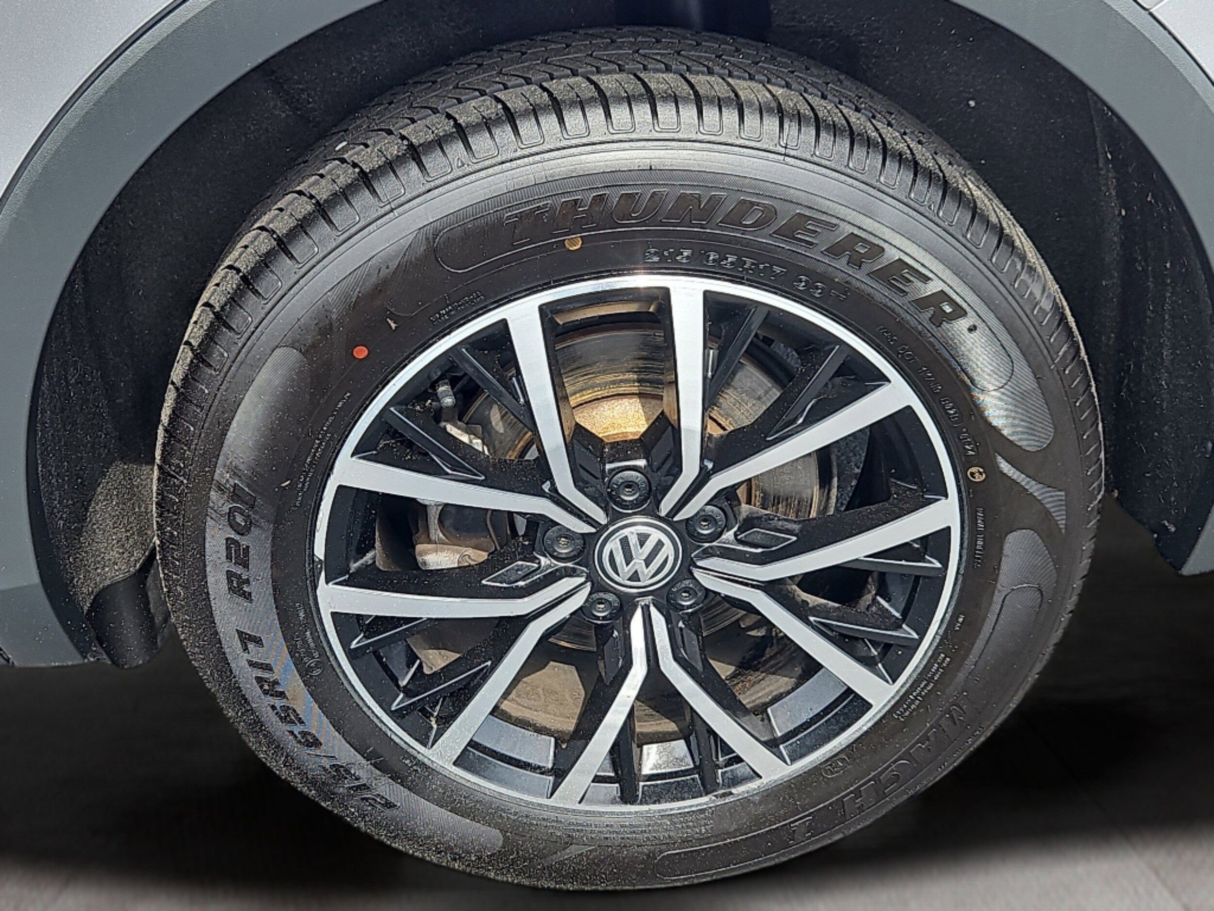 2021 Volkswagen Tiguan R-Line Black SEL photo 4