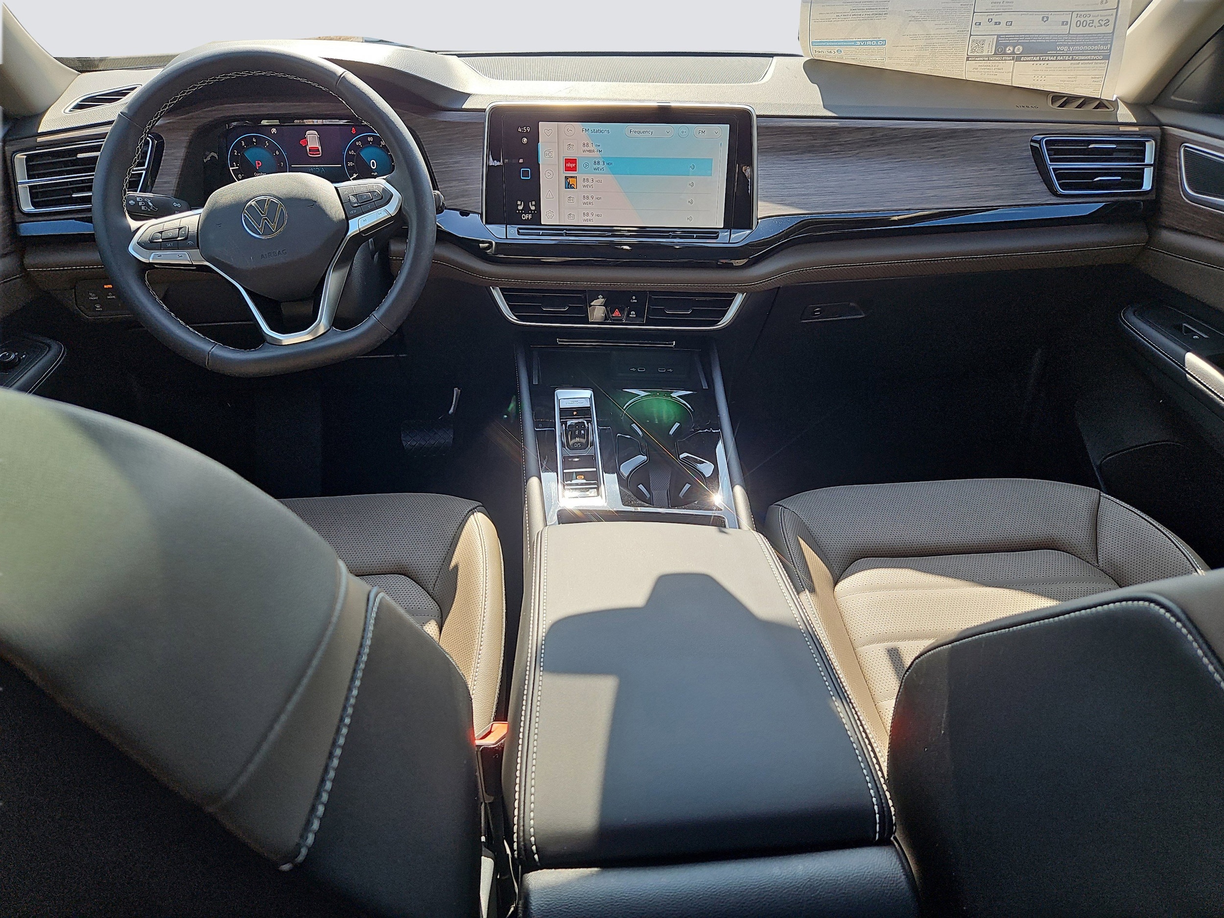 2025 Volkswagen Atlas SEL photo 3