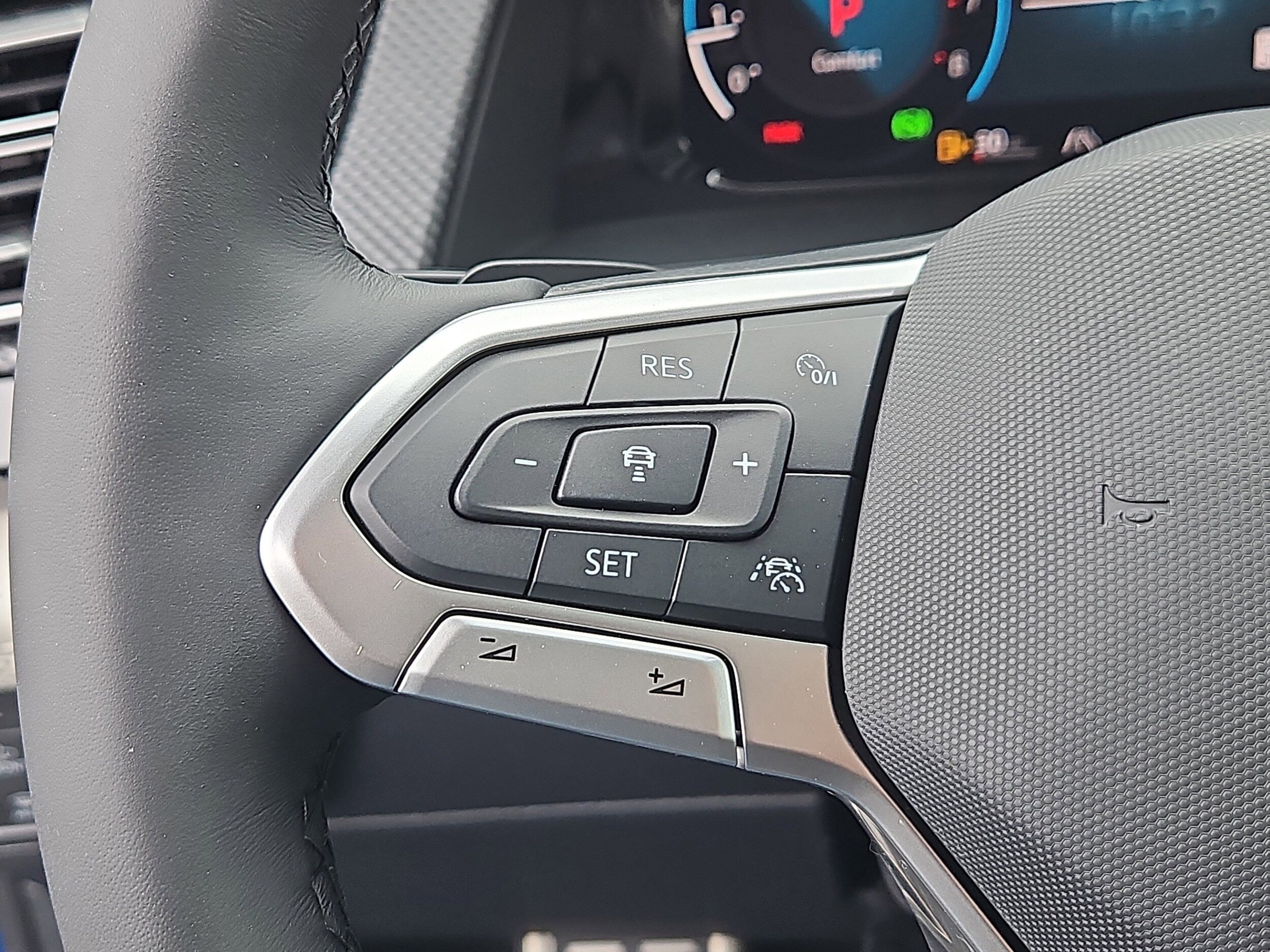 2025 Volkswagen Atlas Cross Sport SEL Premium R-LINE - Photo 21