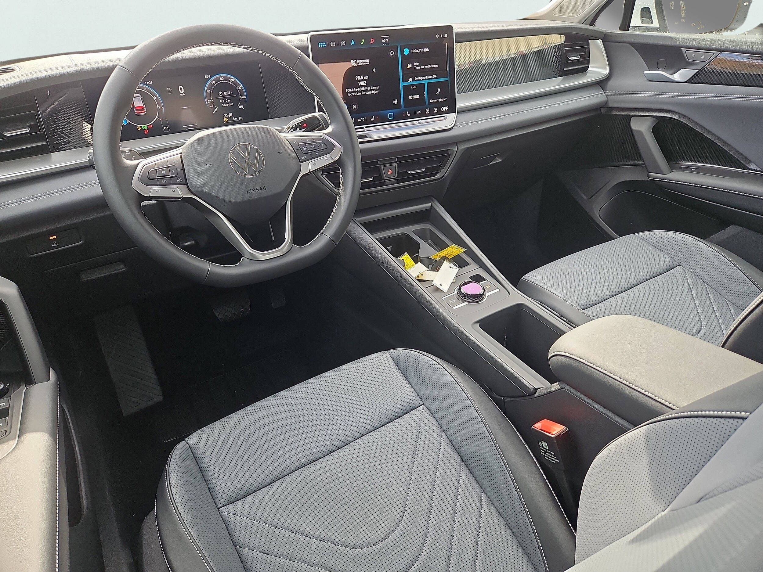 2025 Volkswagen Tiguan SE photo 2