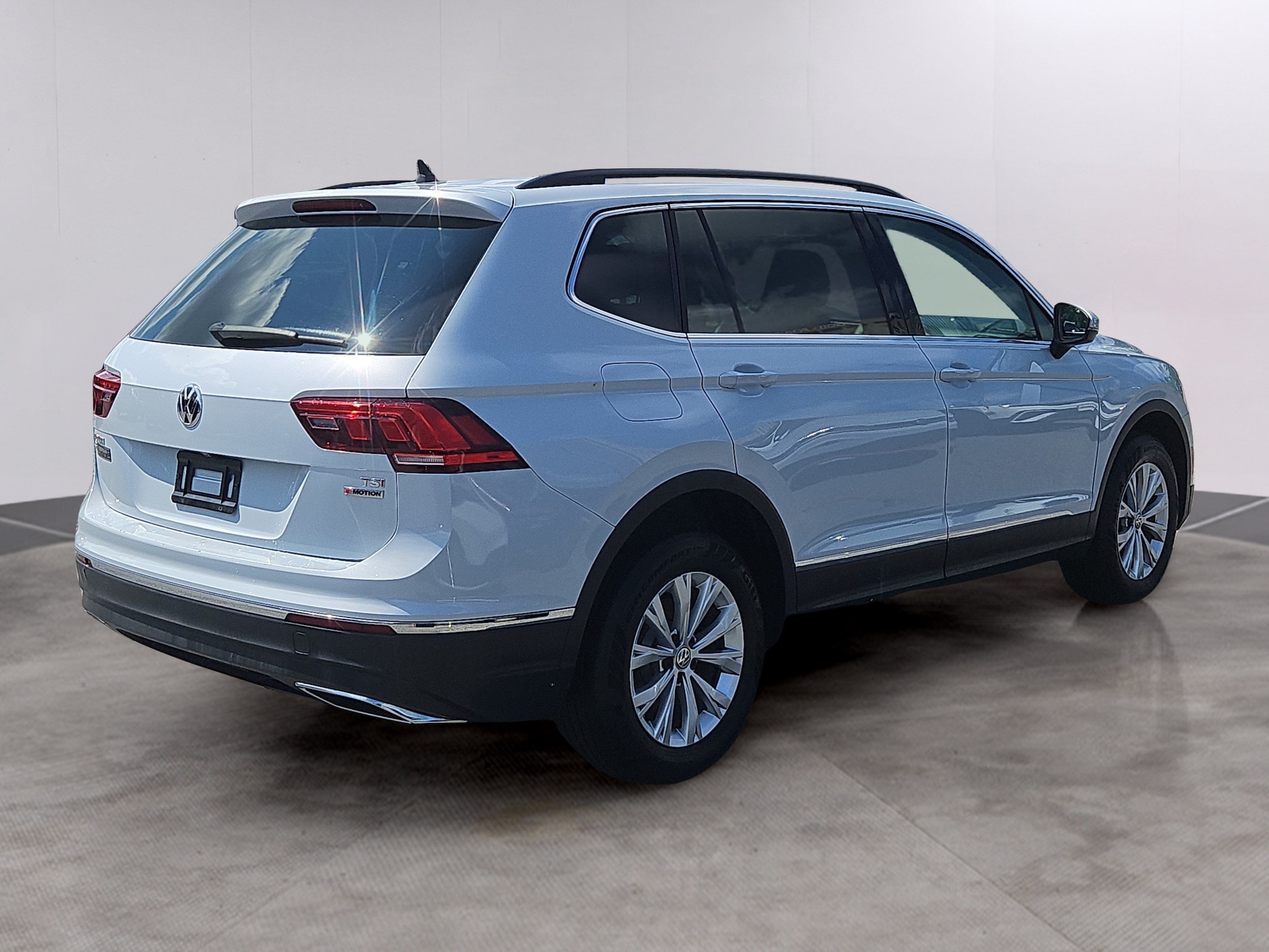 Used 2018 Volkswagen Tiguan SE with VIN 3VV2B7AX5JM168501 for sale in Lowell, MA