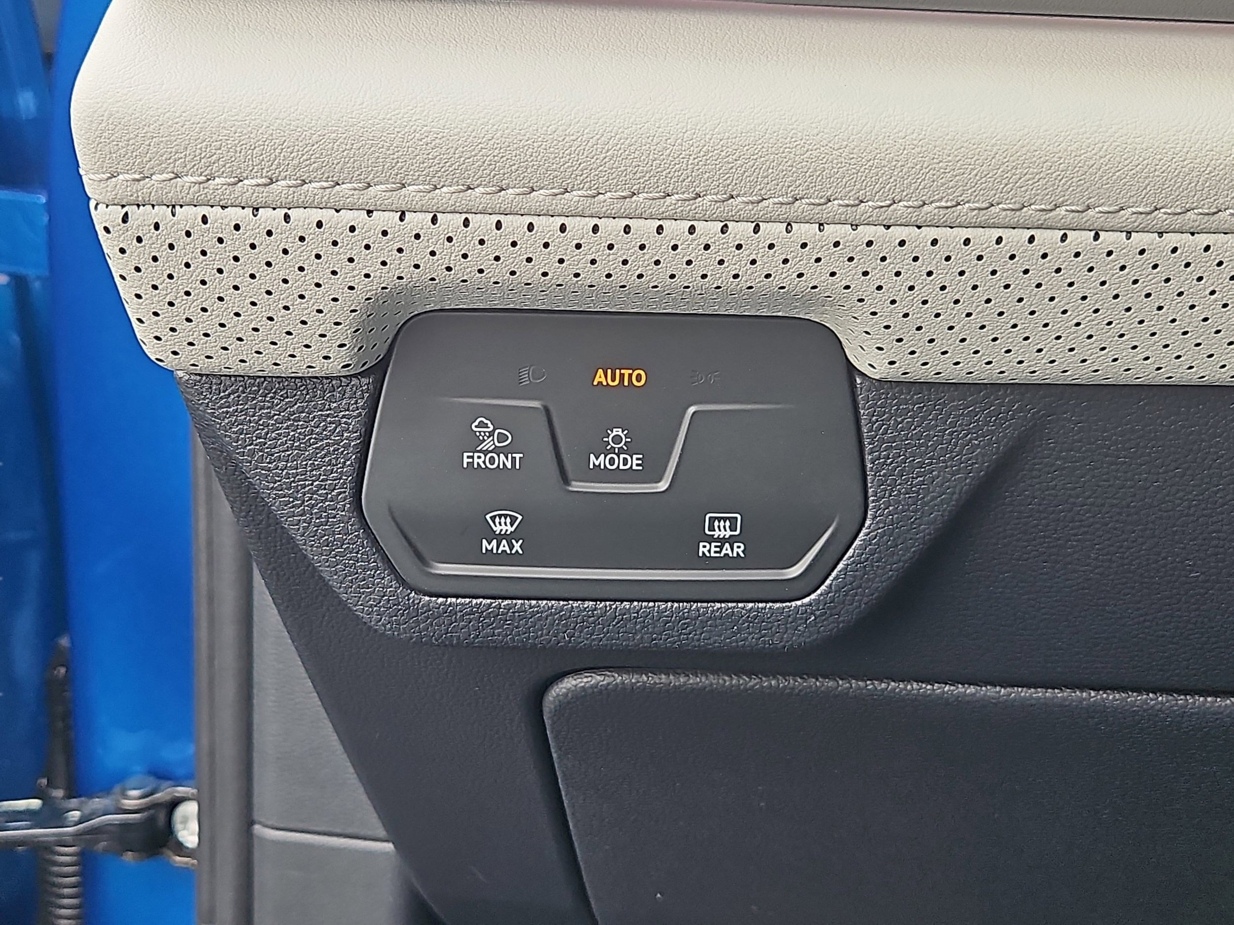 2025 Volkswagen Atlas Cross Sport SEL Premium R-LINE - Photo 10