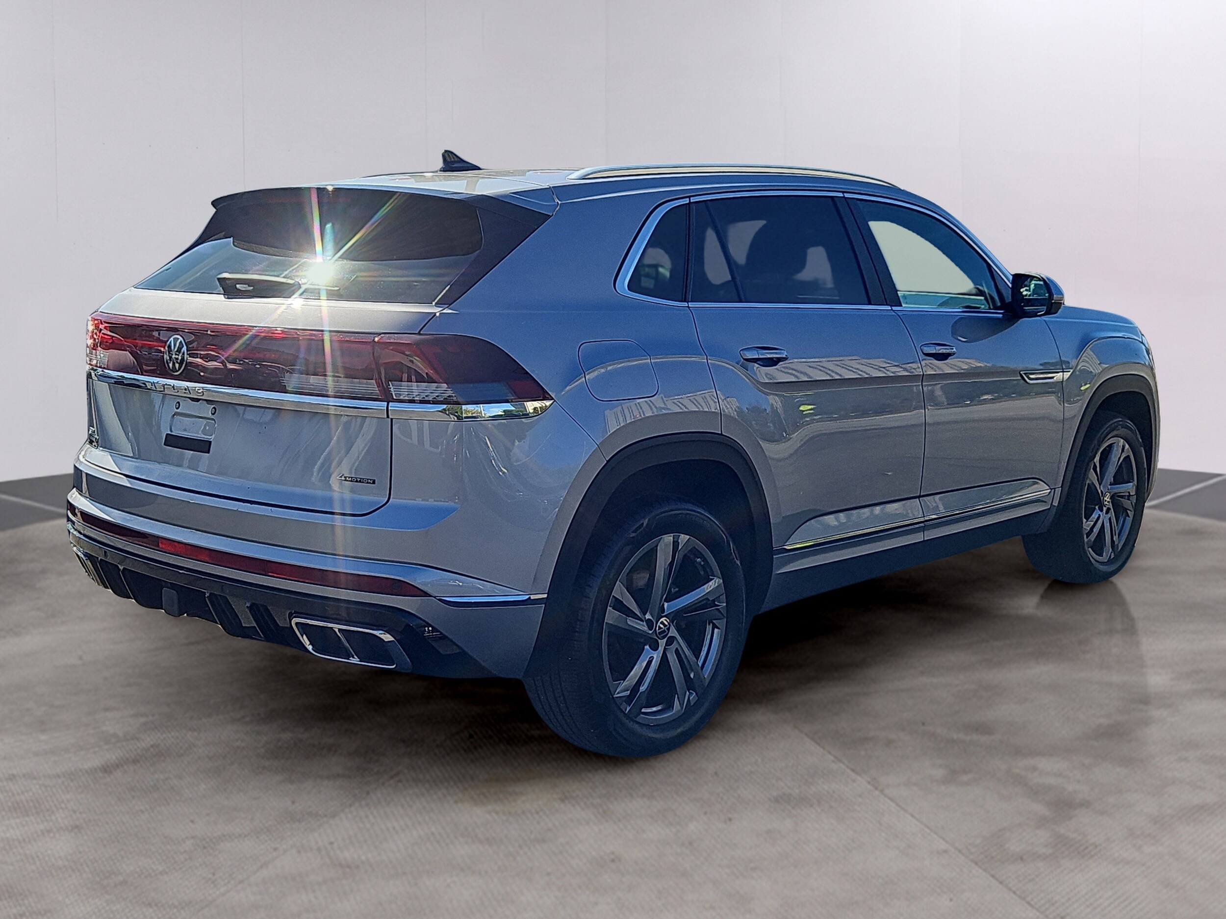 2024 Volkswagen Atlas Cross Sport SEL R-Line photo 2