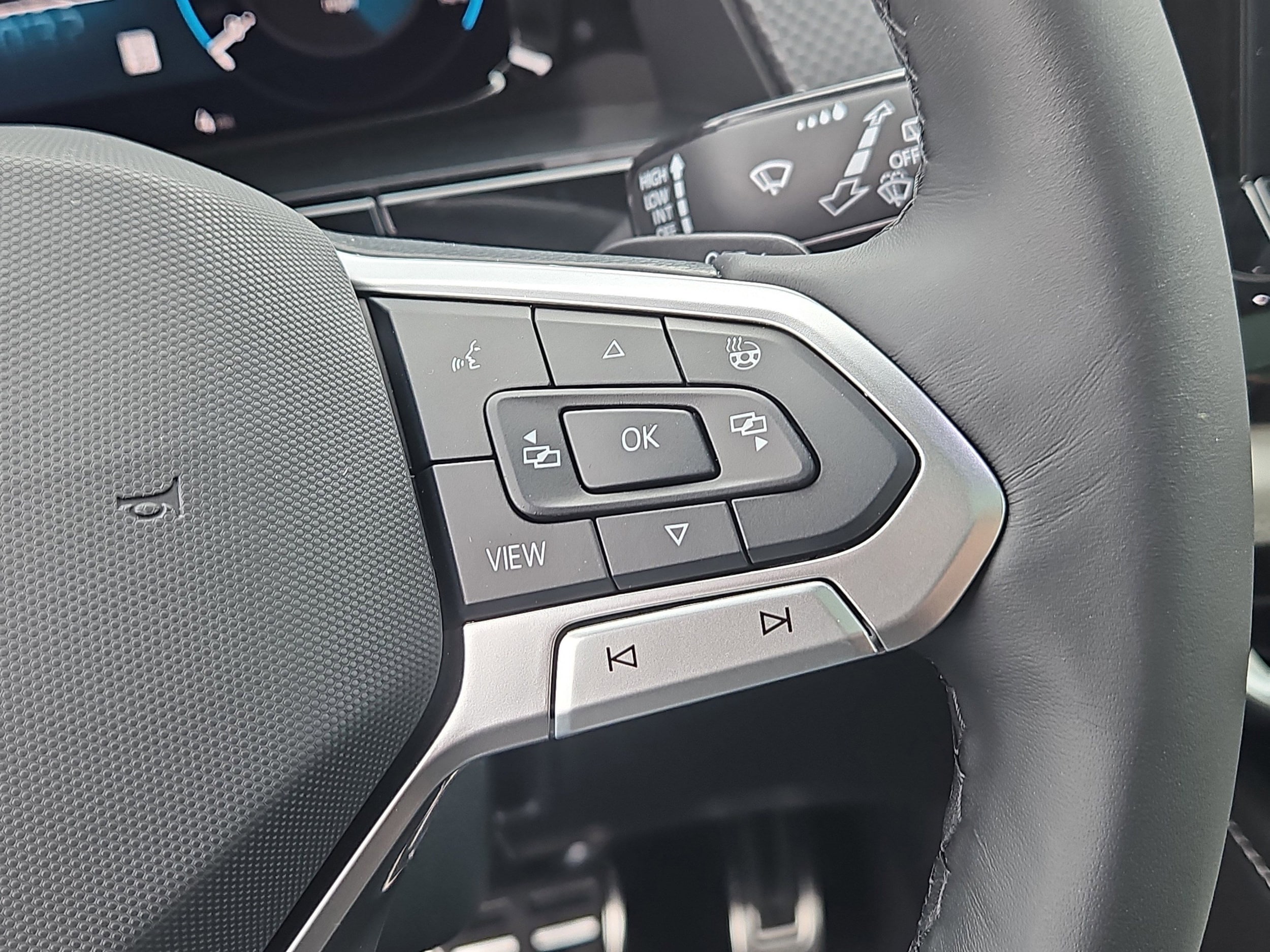 2025 Volkswagen Atlas Cross Sport SEL Premium R-LINE - Photo 22