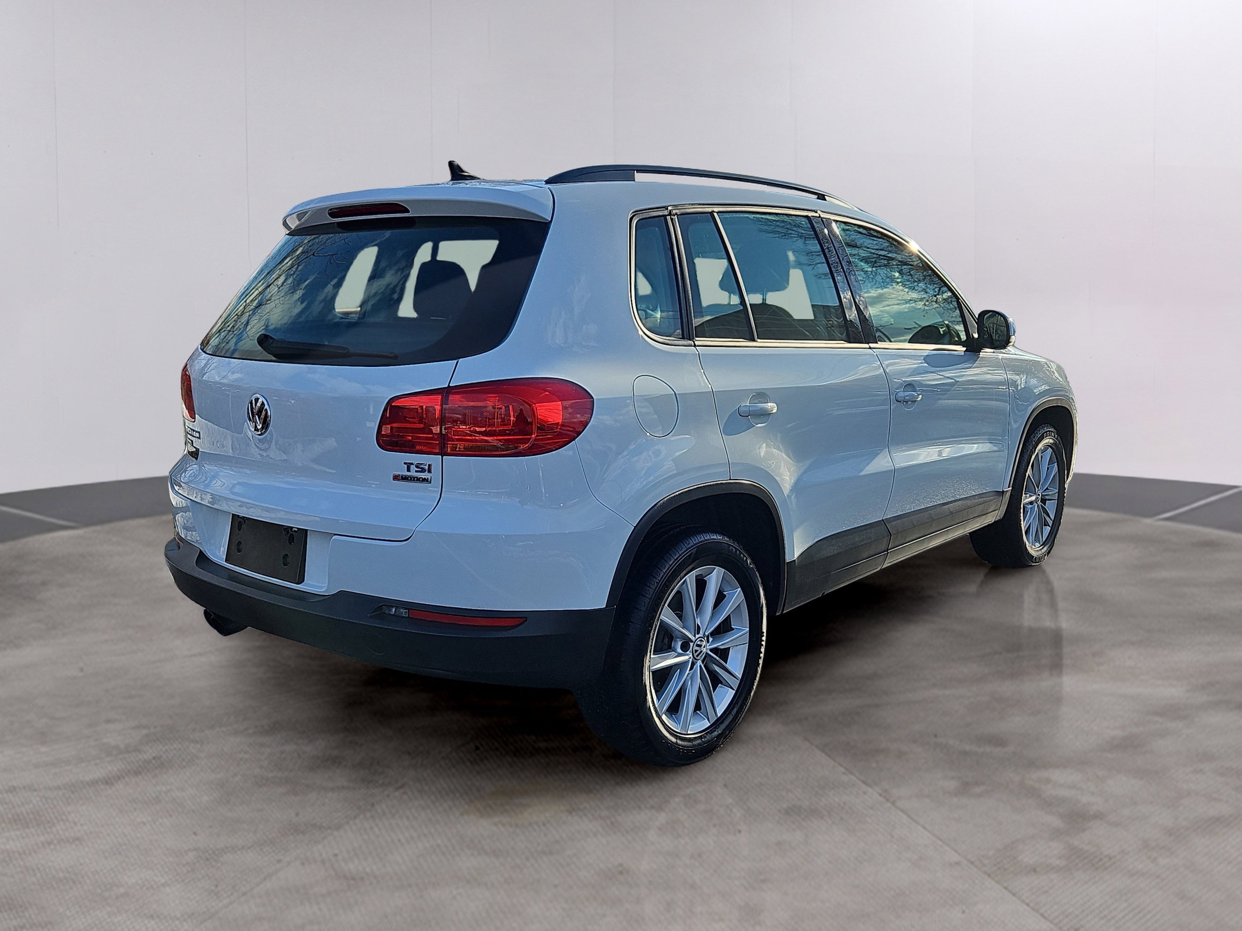 Used 2018 Volkswagen Tiguan Limited Base with VIN WVGBV7AXXJK004119 for sale in Lowell, MA